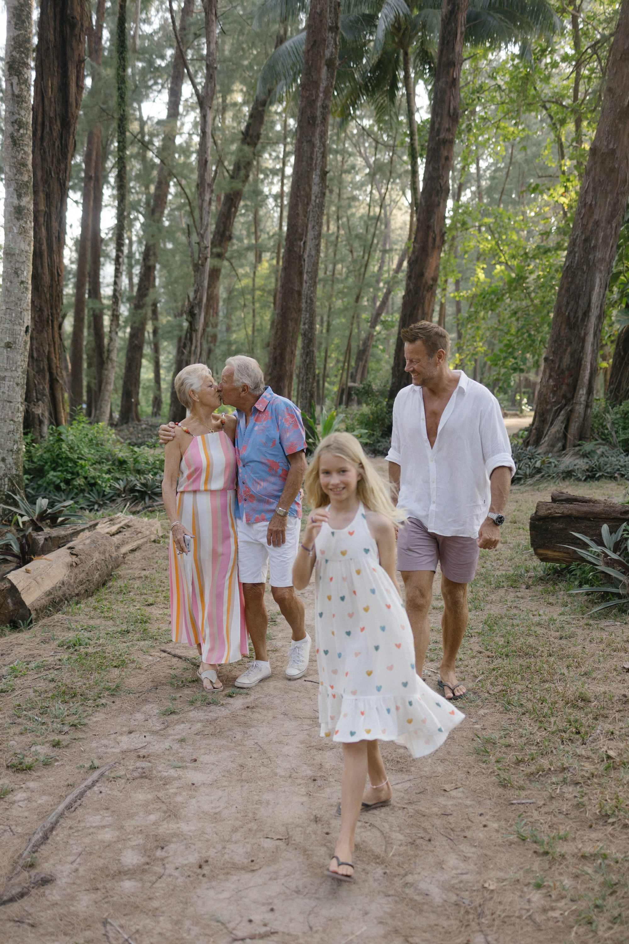 Family photoshoot in Phuket, Thailand. Fedor Lemeshko — Destination Wedding and Family Lifestyle photographer