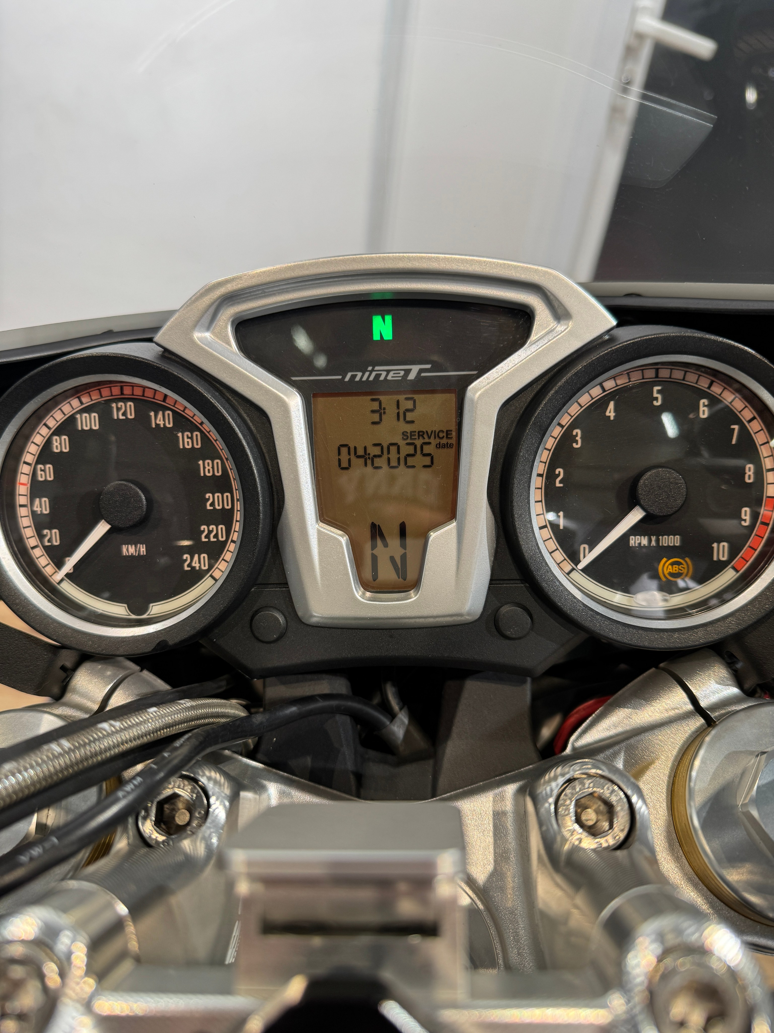 BMW R Nine T (Corbin Cafe Racer). Hello Davidson, Москва. Только хорошие мотоциклы…