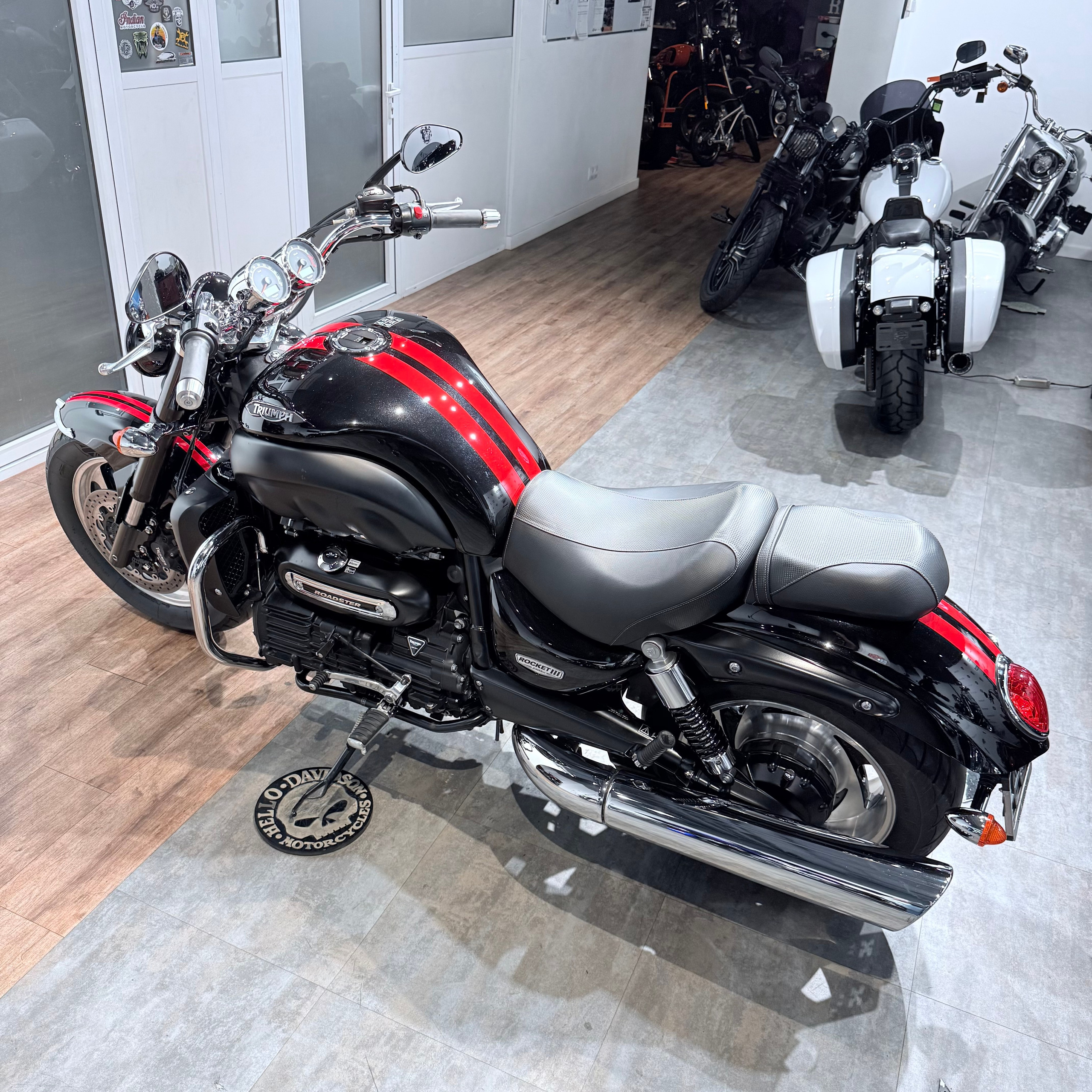 Купить Triumph 2017 Rocket III Roadster — подробнее на сайте. Hello Davidson, Москва. Только хорошие мотоциклы…