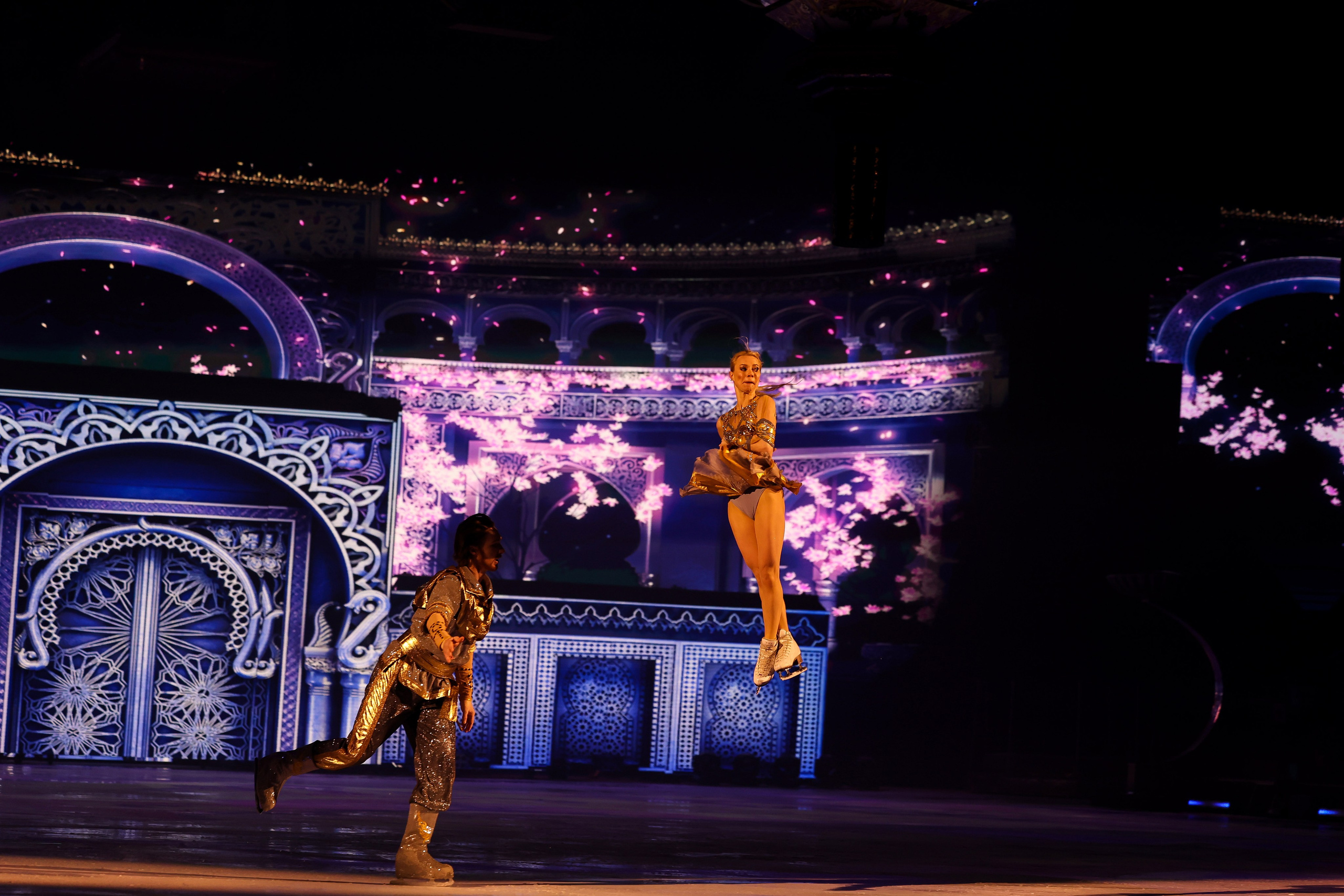 «История любви Шахеризады» шоу на льду 03.01.2024. Спортивный и репортажный фотограф Антон Тереханов