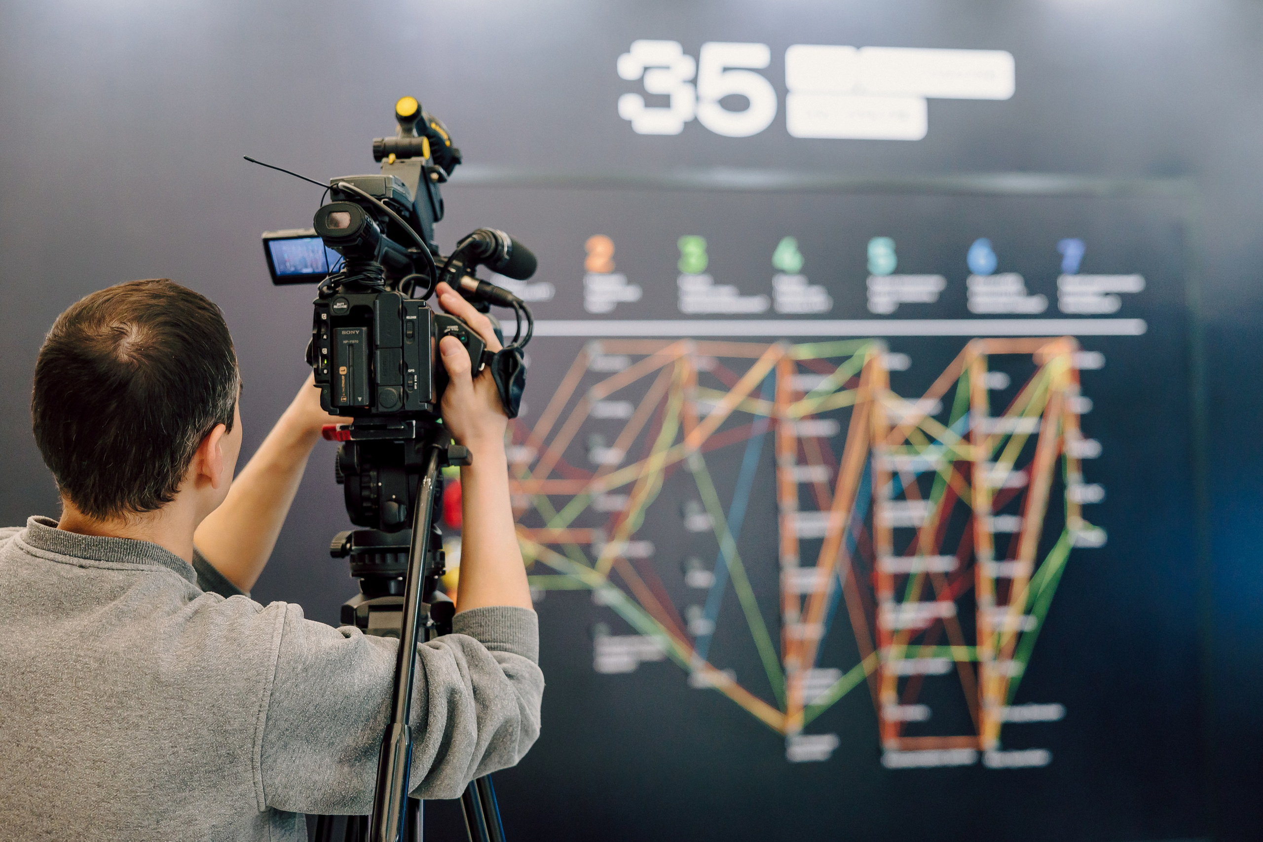 СКБ Контур — Форум будущего — Стенд. Лёшка Варзегов — фотограф