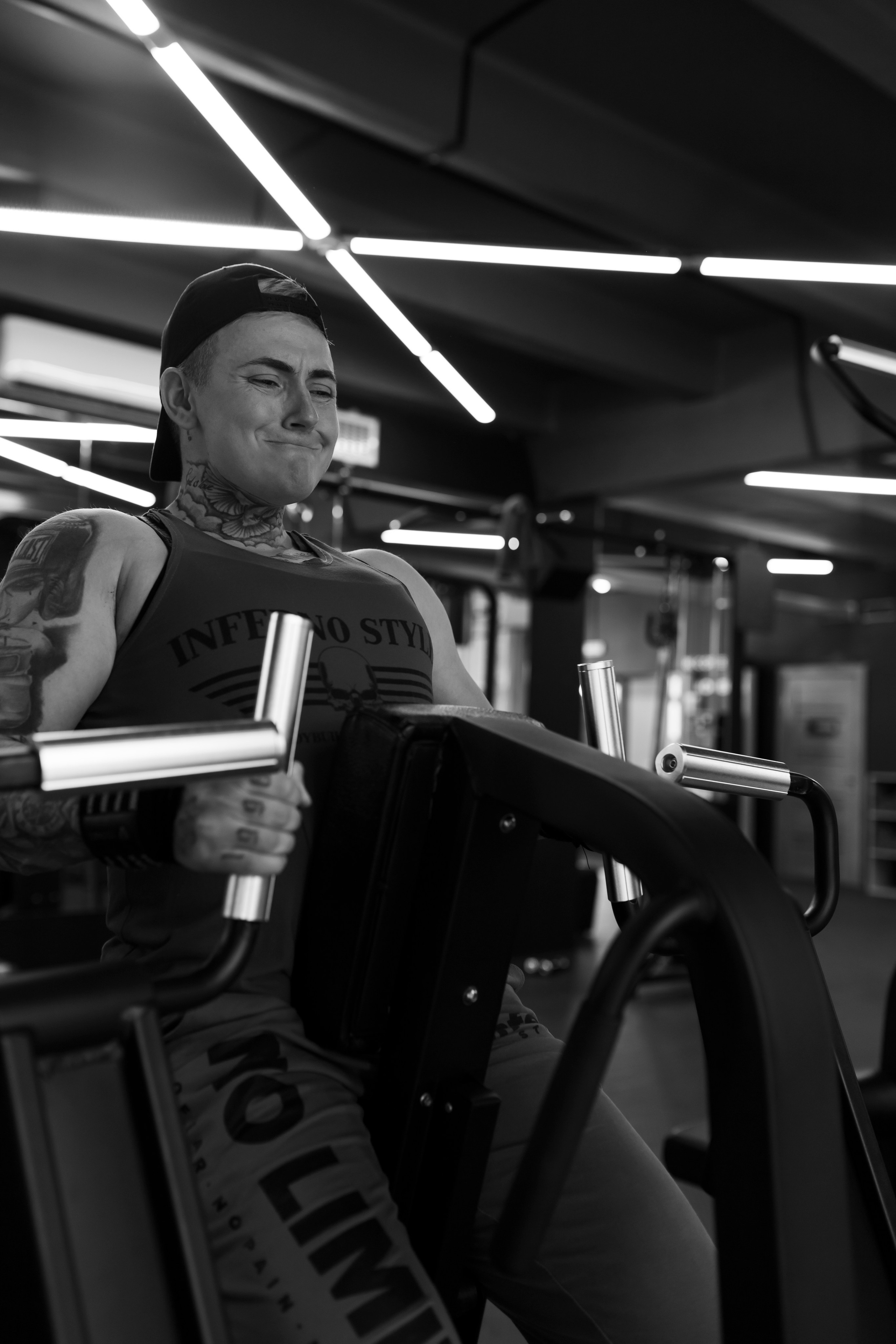 Контент съемка фитнес тренера. Интерьерный, предметный и контент фотограф в Иркутске Наталья Карпова