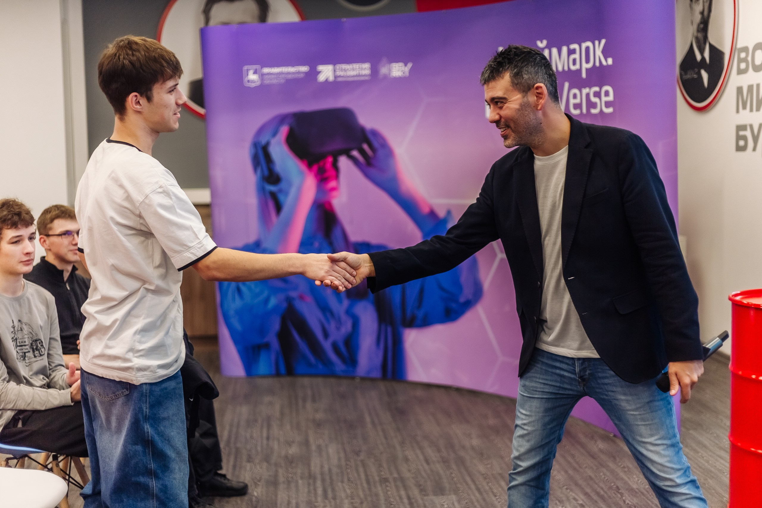 Неймарк. Лекторий. Репортажный и портретный фотограф в Нижнем Новгороде Максим Горшков