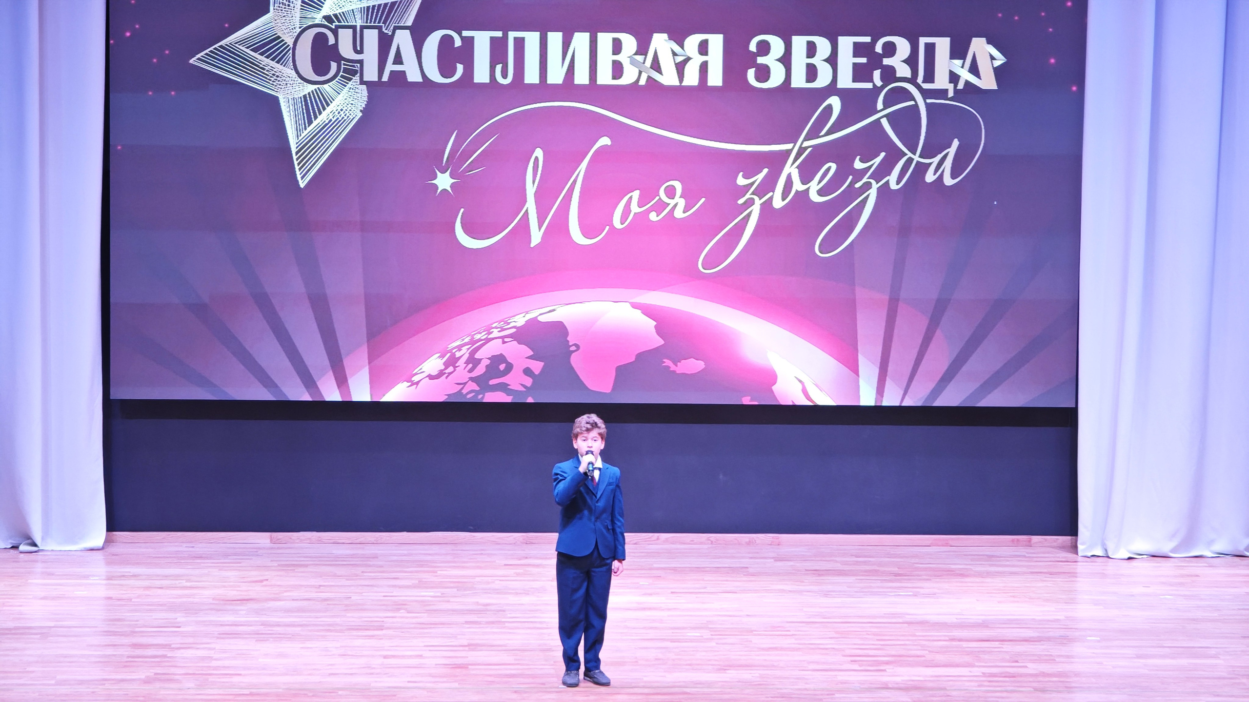 1 ноября 2025 г, г. Бохтар, Таджикистан. Золотое яблочко