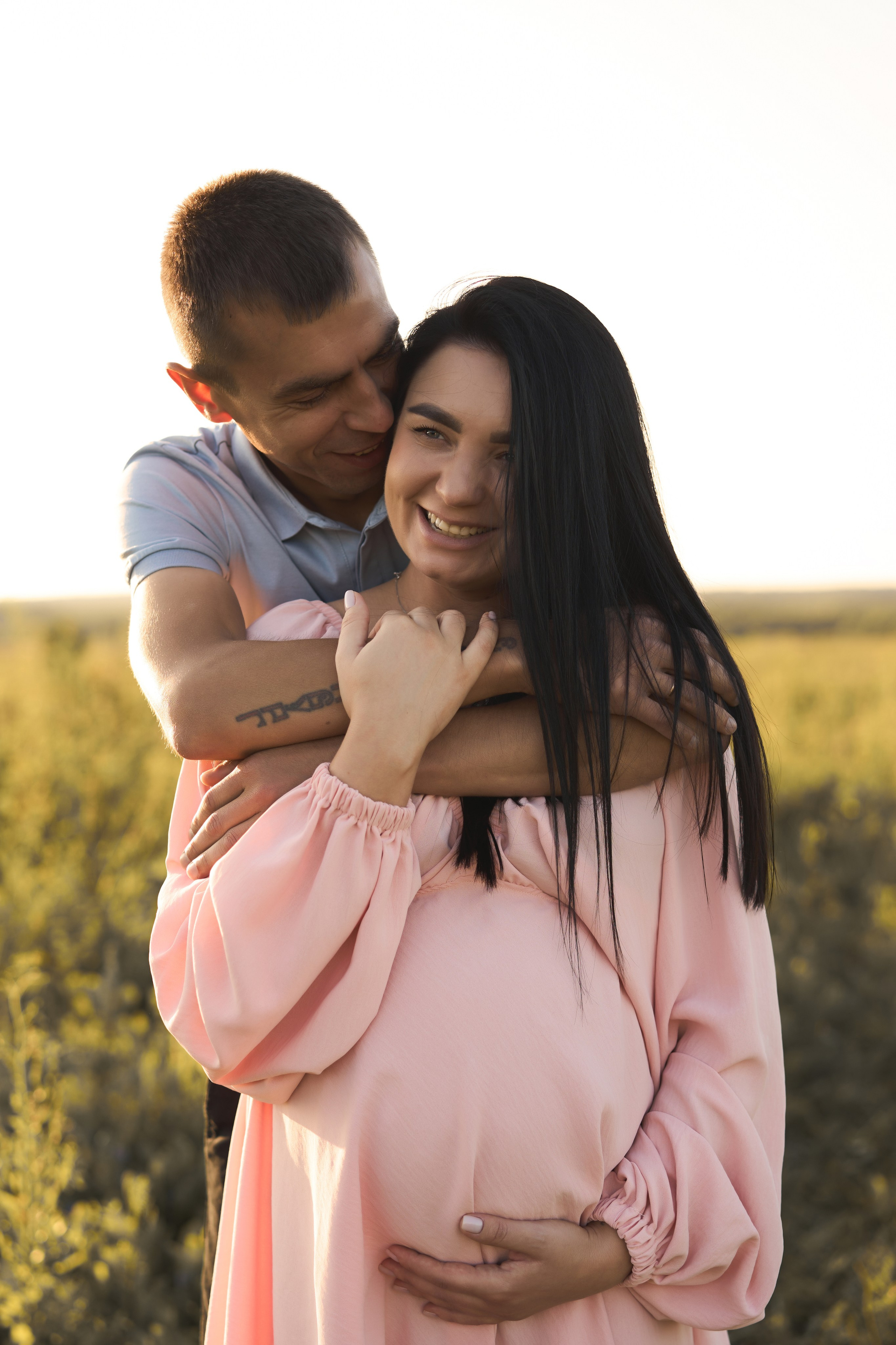 Фотосессия беременная пара в поле на закате😍. Фотограф Екатеринбург Кокшарова Александра