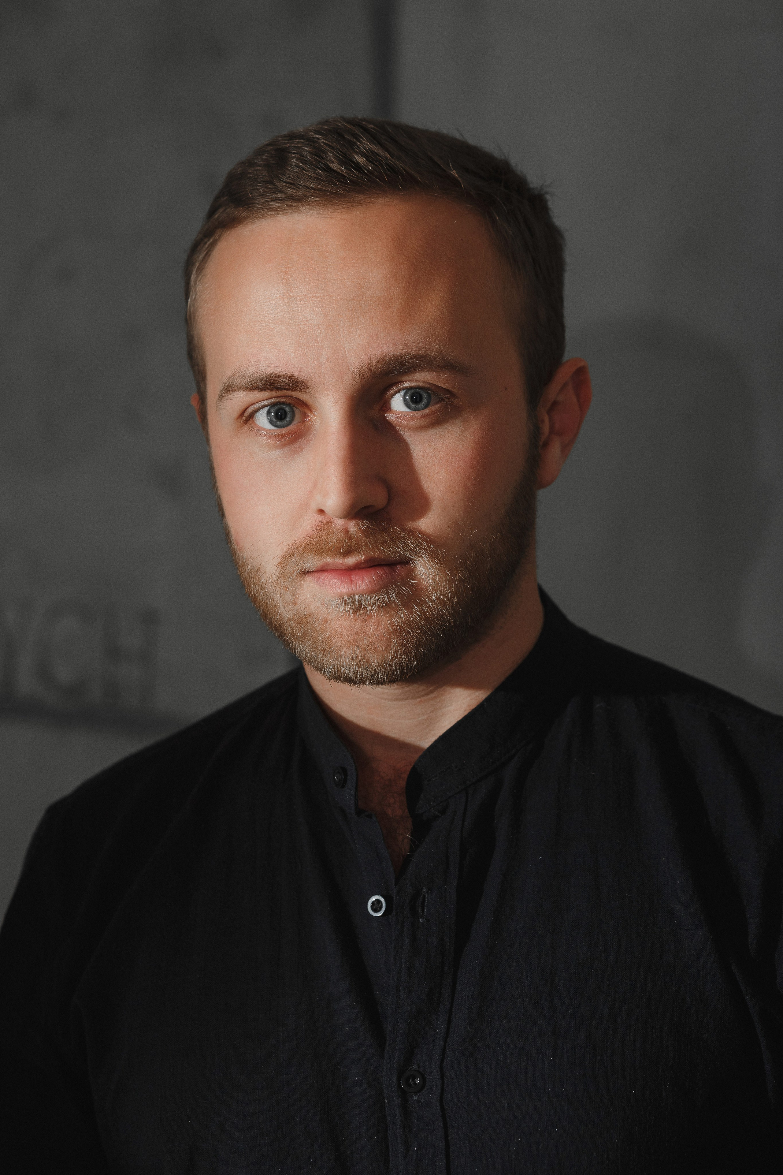 Любовь в объективе: Олег и Настя в фотостудии Таганрога. Свадебный и семейный фотограф в Таганроге Бакарюк Антон