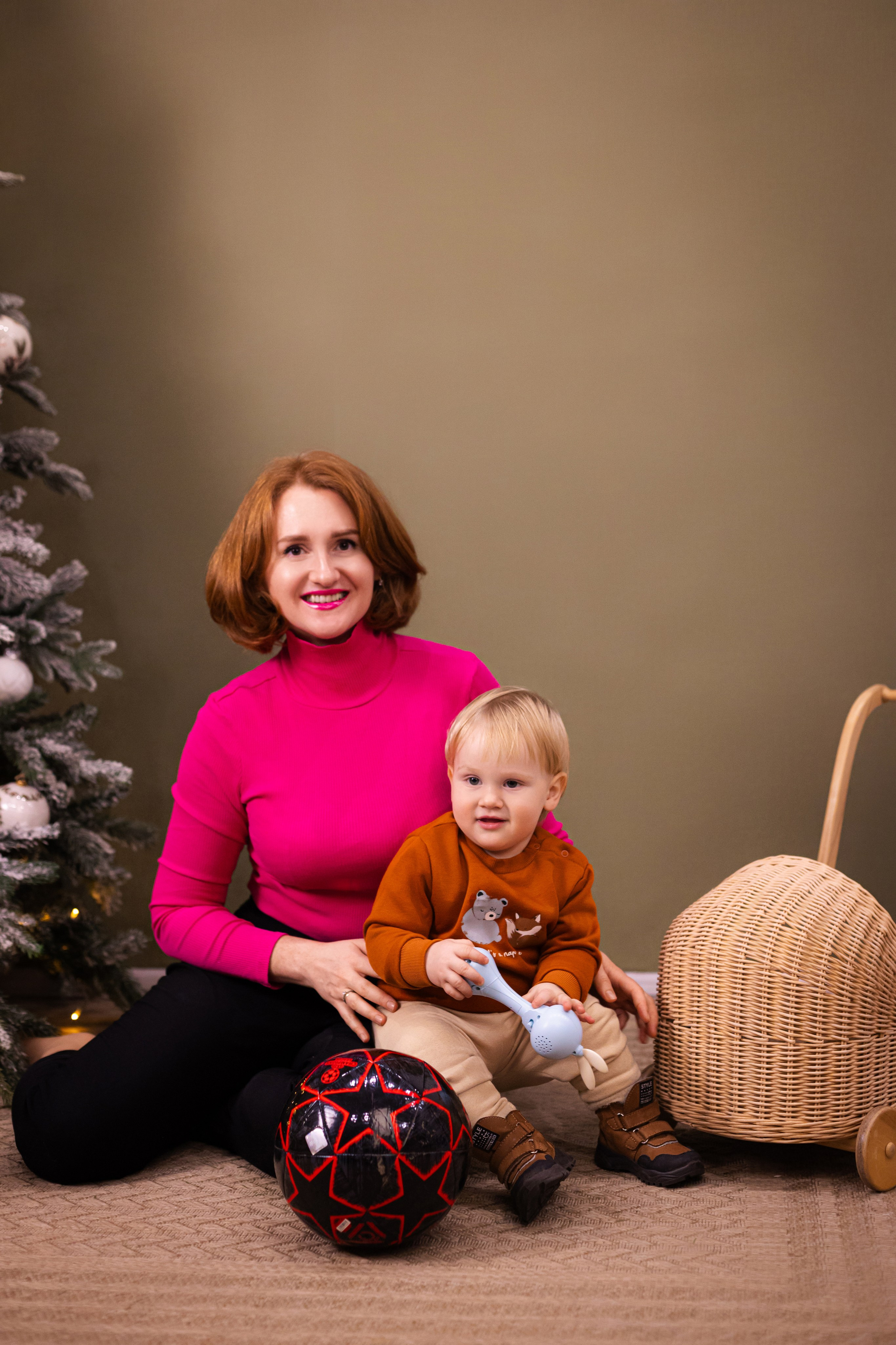 Ольга, Павел и Рома с бабушками. Фотограф ВИКА МЕДУЗА