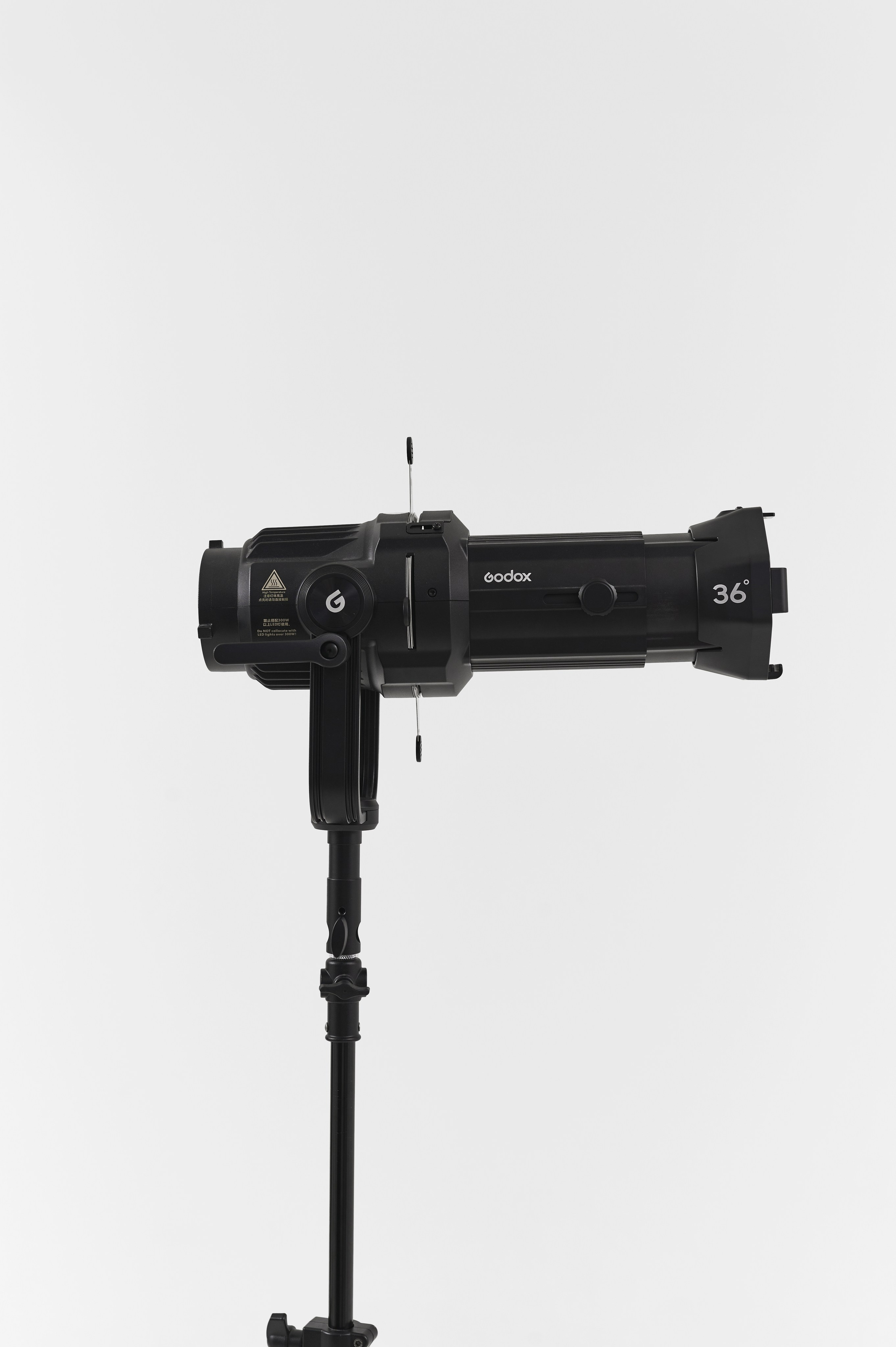 Насадка Spotlight на Godox SL 200 c линзой 36 и 19 градусов