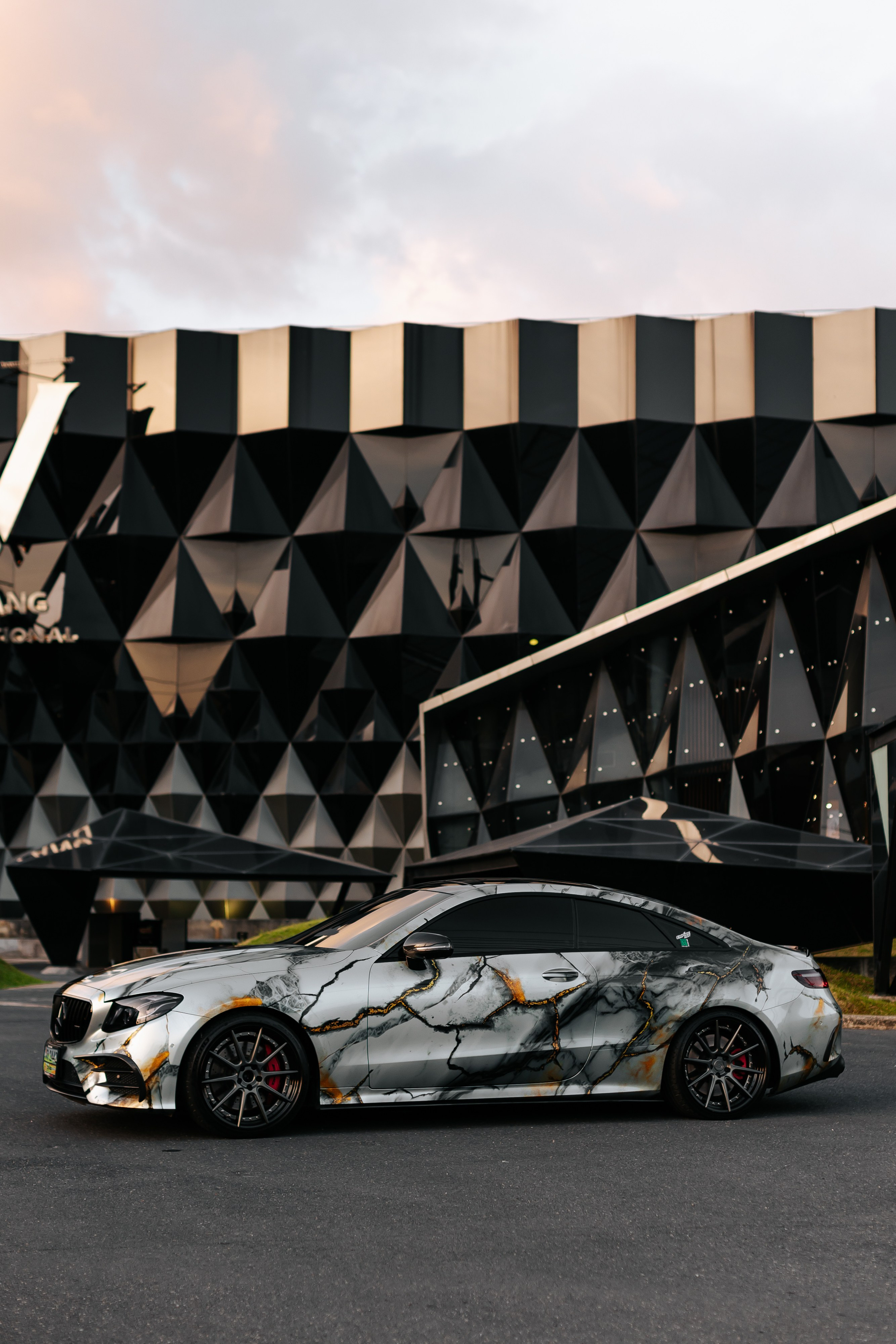 Mercedes Benz E 53. Фотограф в на Пхукете Сергей Войлоков