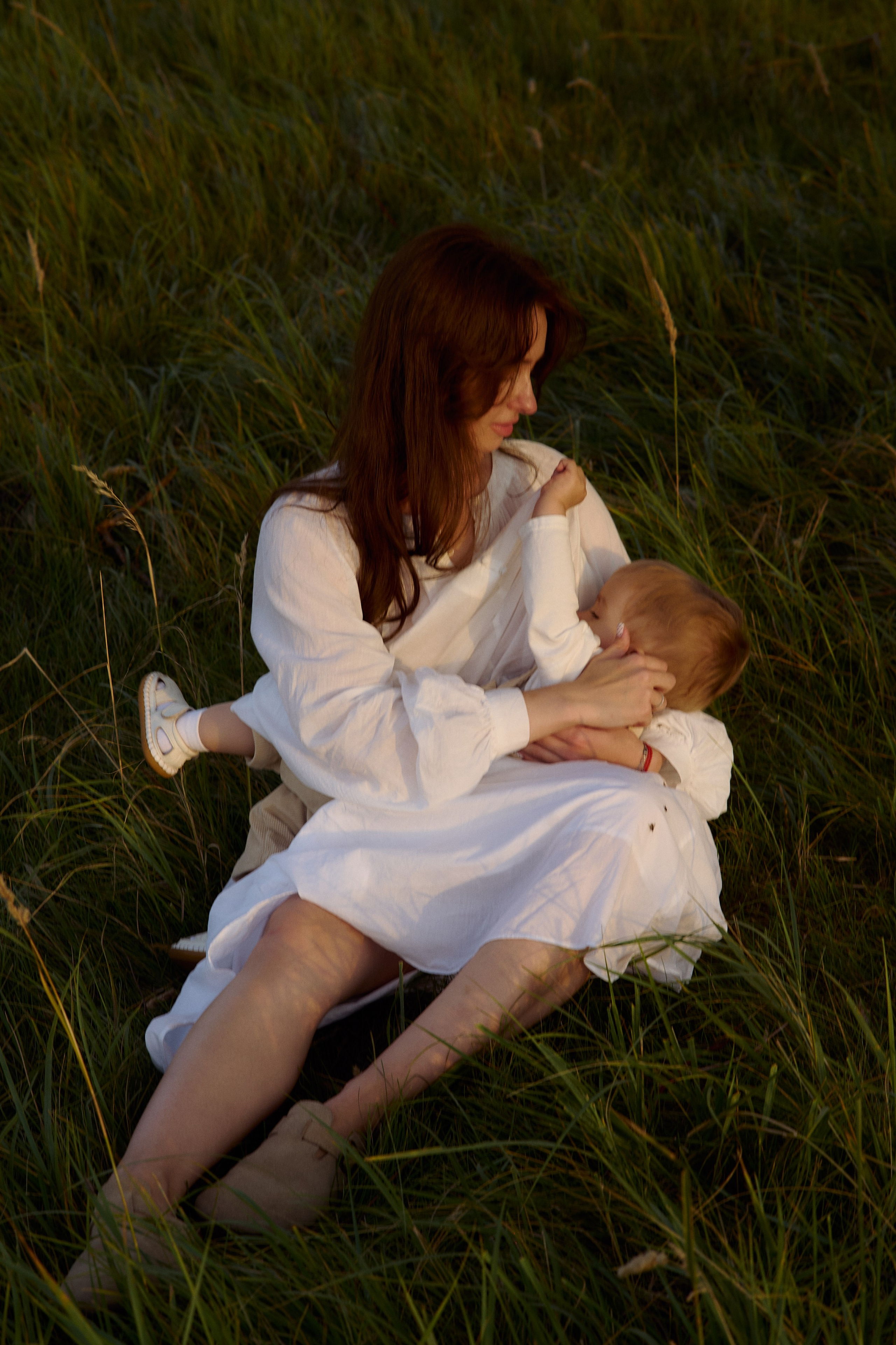 Шамиль, Аня и Марс в поле с барашками. Семейный и свадебный lifestyle-фотограф в Москве Мария Петрова