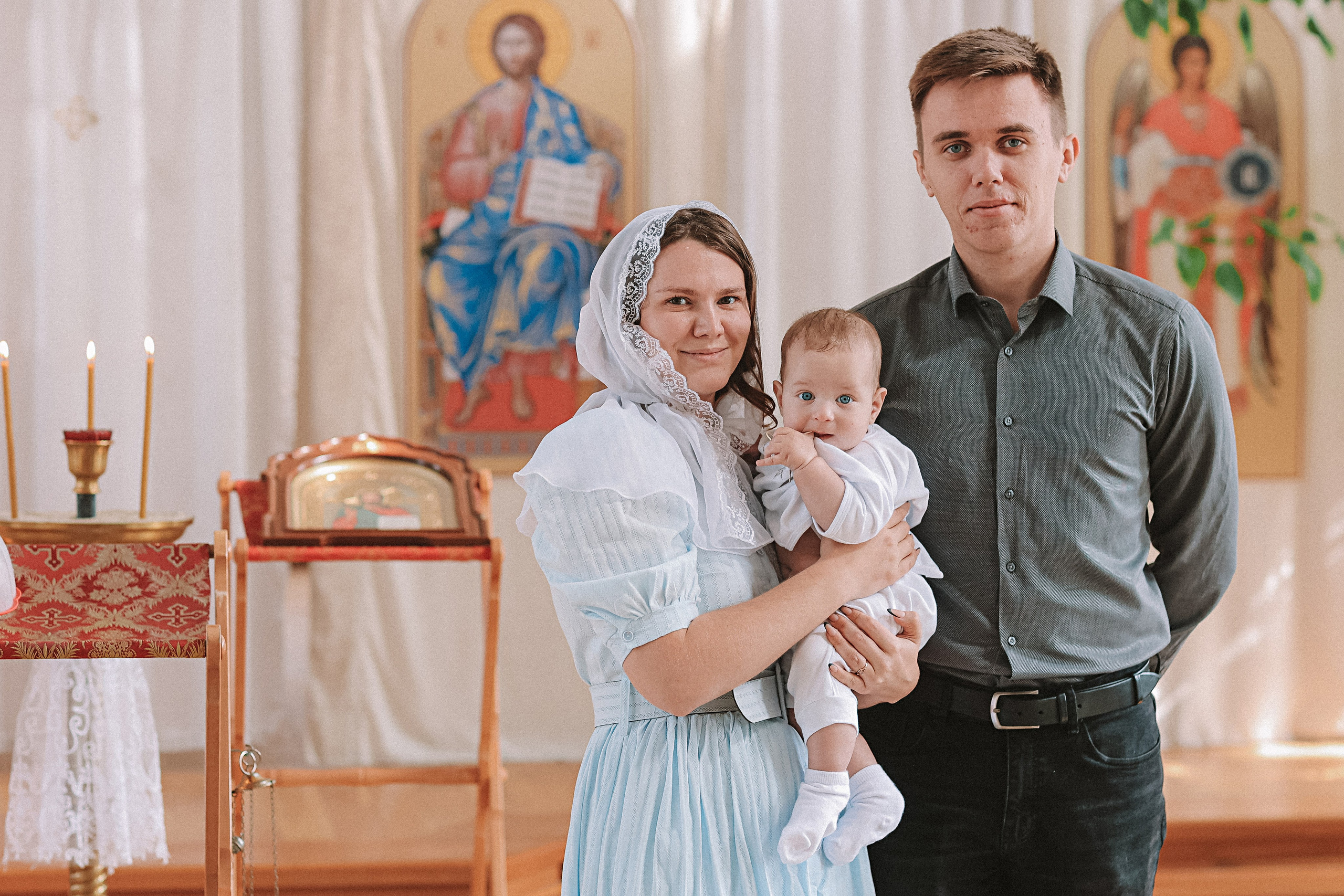 Крещение церковь около моста влюбленных. Семейный фотограф Тюмень, фотограф на роды Салмина Мария