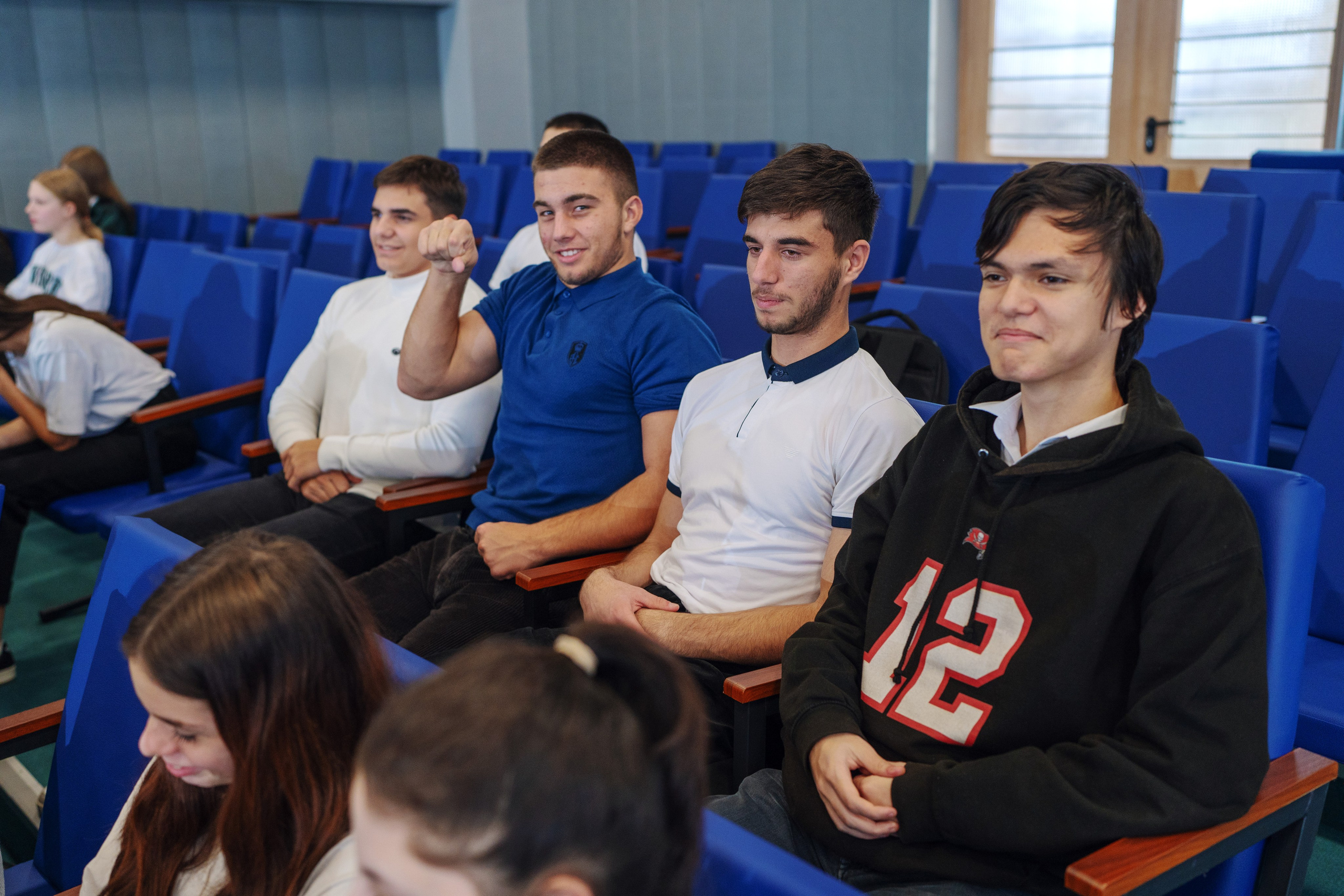 Лекция по киберспорту в школе № 2, п. Энем