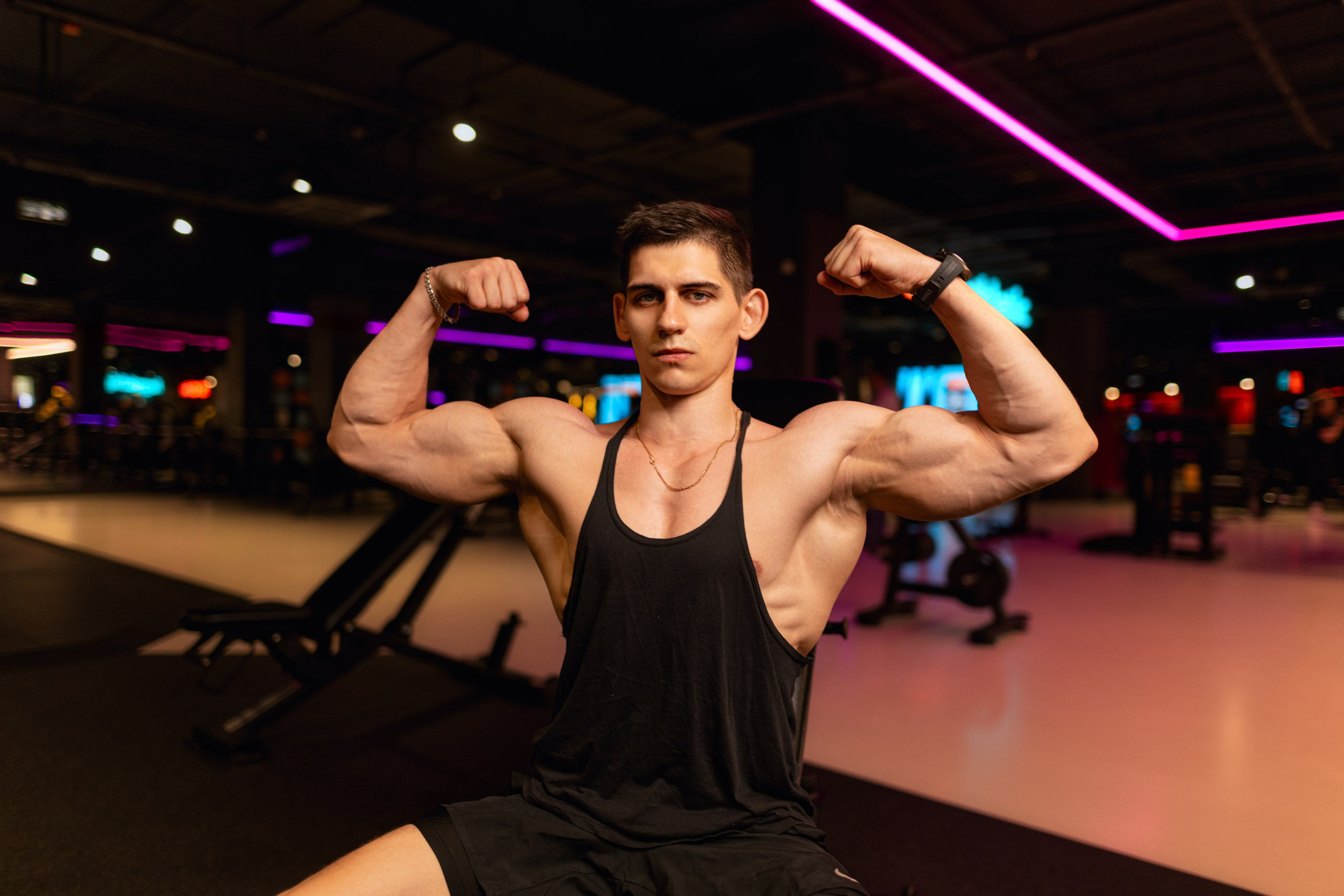 Фотосет в Владом в тренажерном зале для контента. Дмитрий Шульгин, портретный фотограф в Воронеже