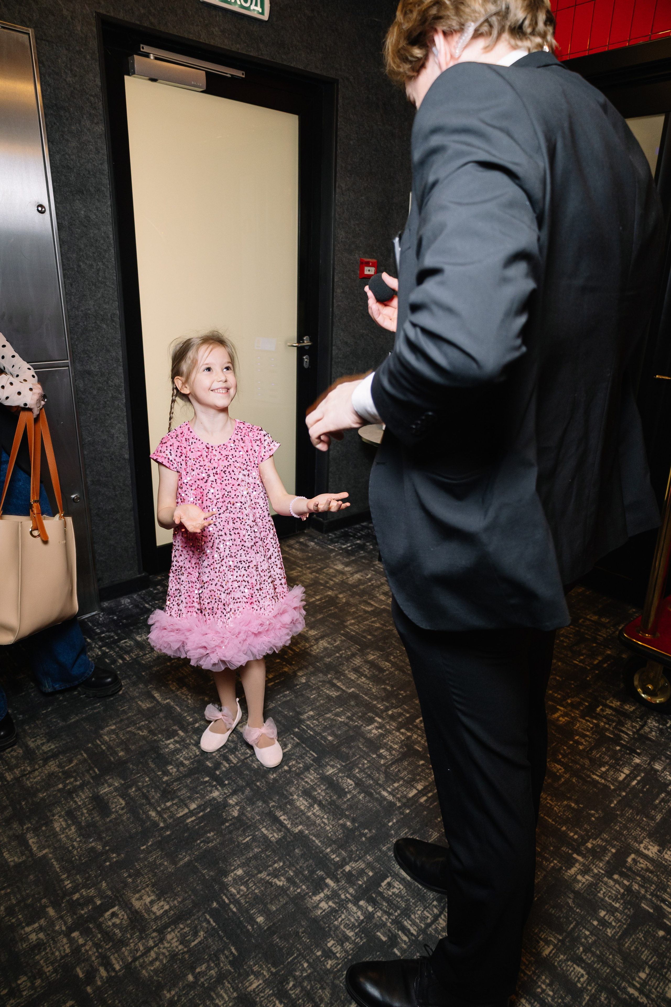 Москва. Фокусник Константин Загузин. 22.03.26. Валерия, репортажный фотограф в г. Москва и г. Владикавказ