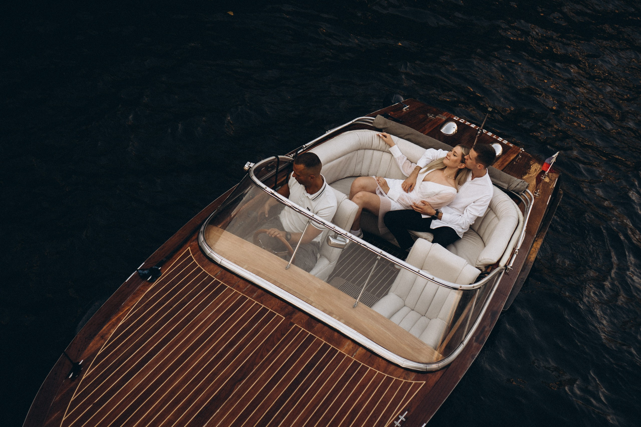 СВАДЕНБНАЯ СЬЕМКА НА КАТЕРЕ ПО КАНАЛАМ САНКТ-ПЕТЕРБУРГА И В АКВАТОРИИ НЕВЫ. Профессиональный фотограф, Санкт-Петербург — Виктория Богомолова