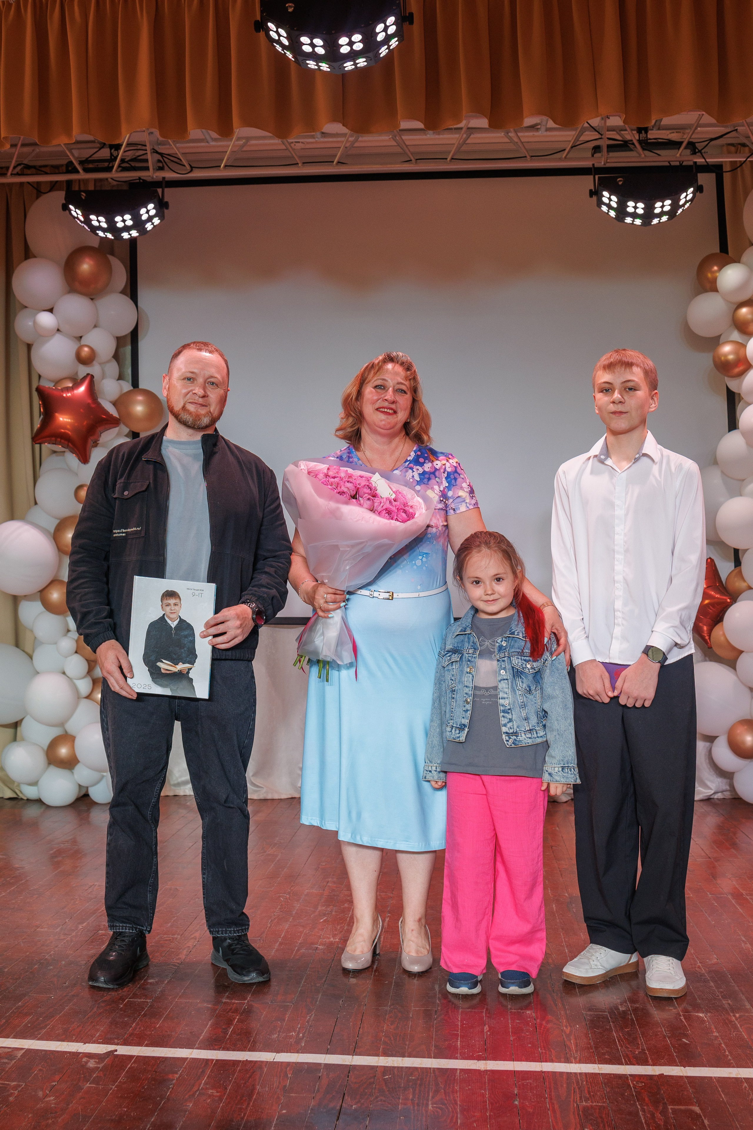 Вручение аттестатов. Свадебный и семейный фотограф в Новосибирске Ирина Дорошкова