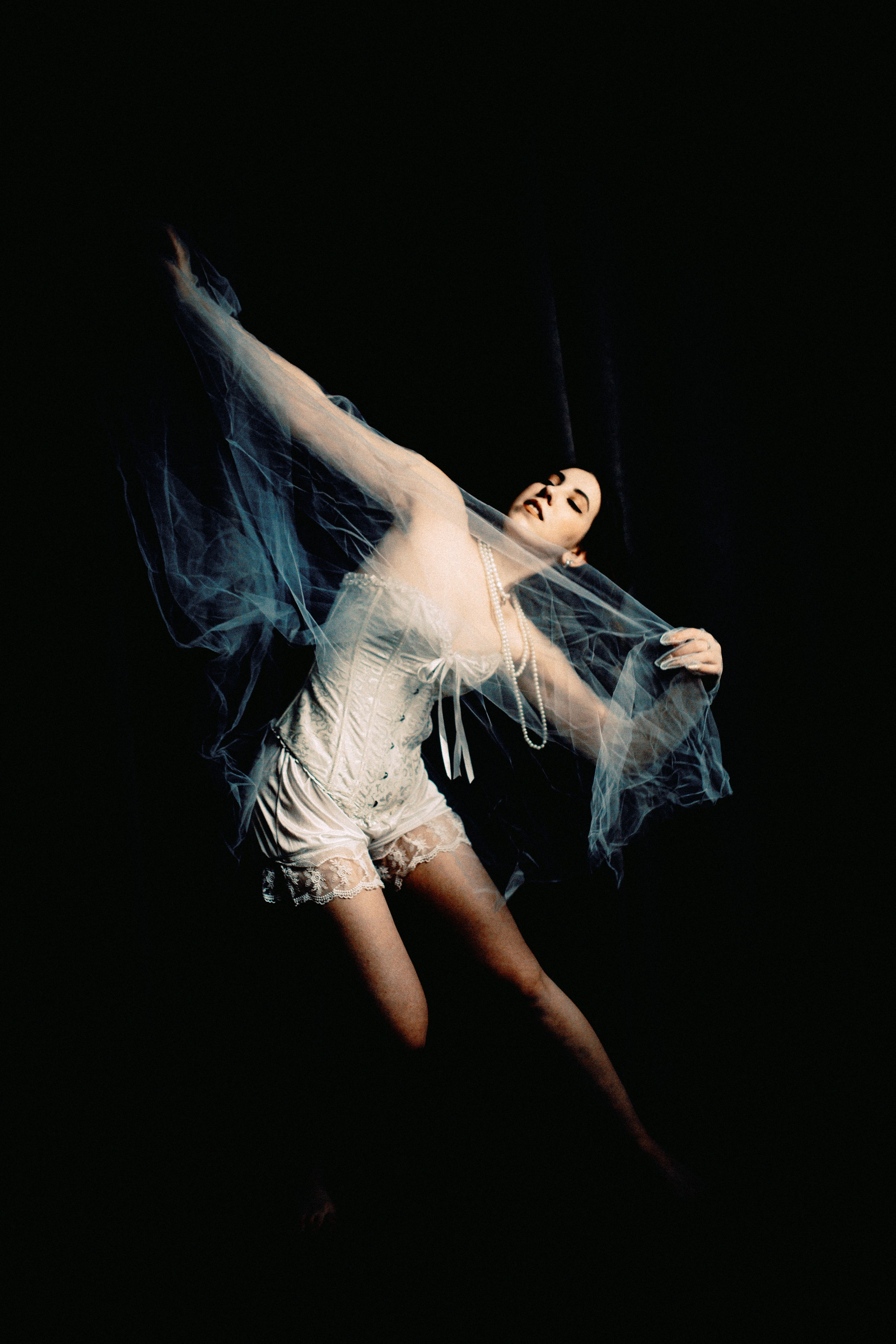 Танцуй. Сюрреализм. Чувственность. Арт-фотограф Крис Л. в Тобольске: портрет, семейные, свадьбы