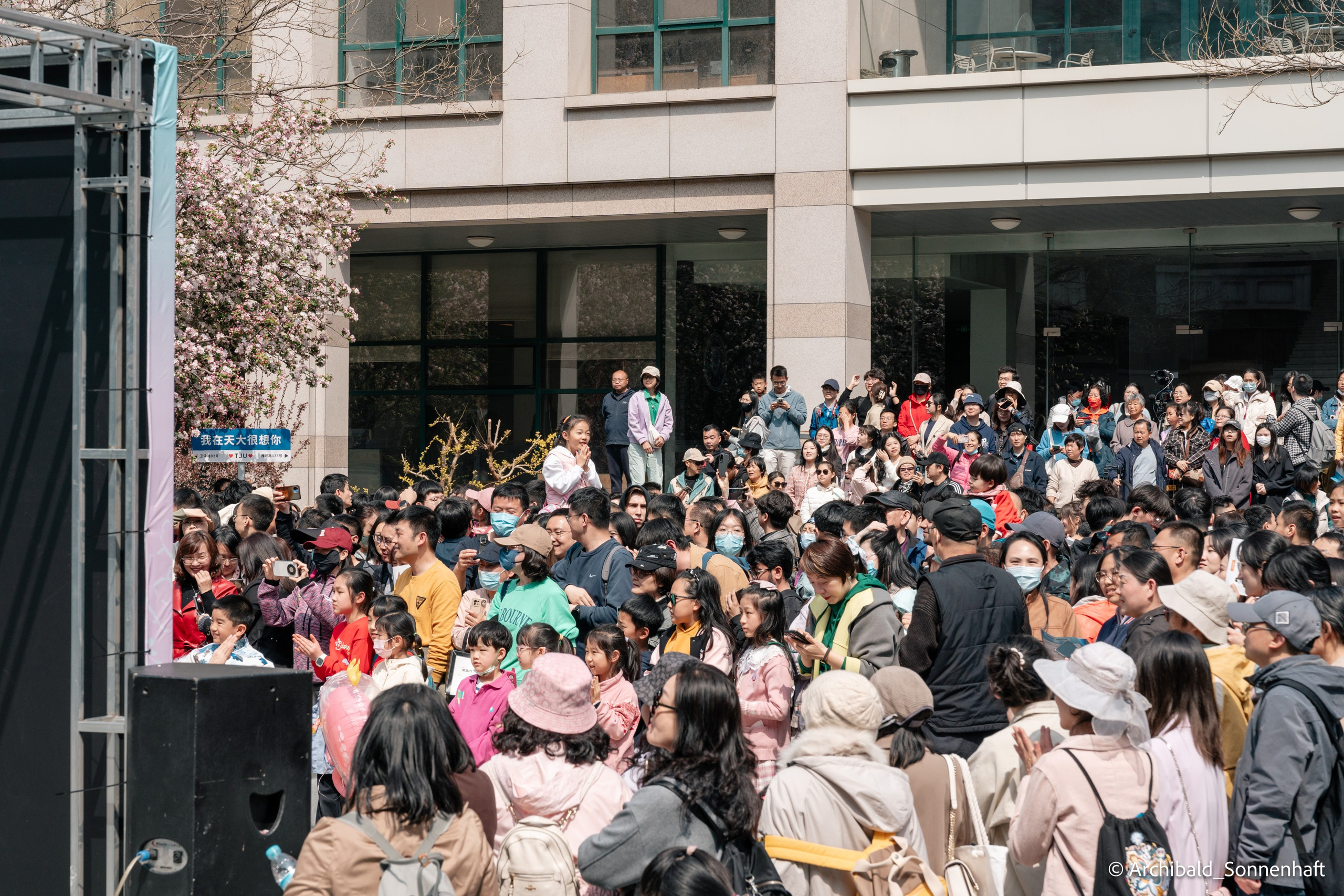 TJU blooming fest. Photographer in Guangzhou, China. Archibald Sonnenhaft