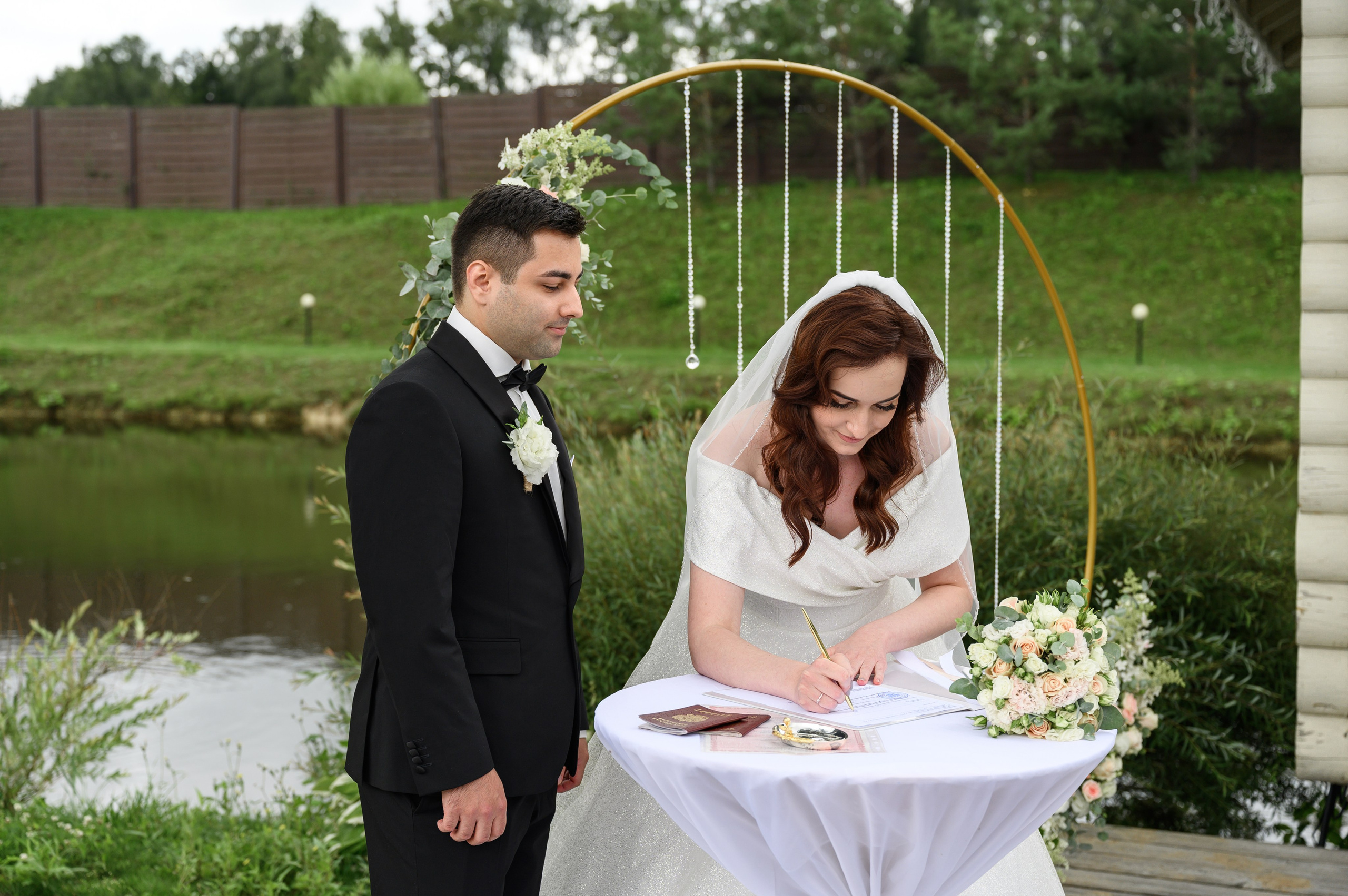 Свадебная фотосессия парк-отель Петрухино-клуб. Свадебный фотограф Москва Юрий Кульман