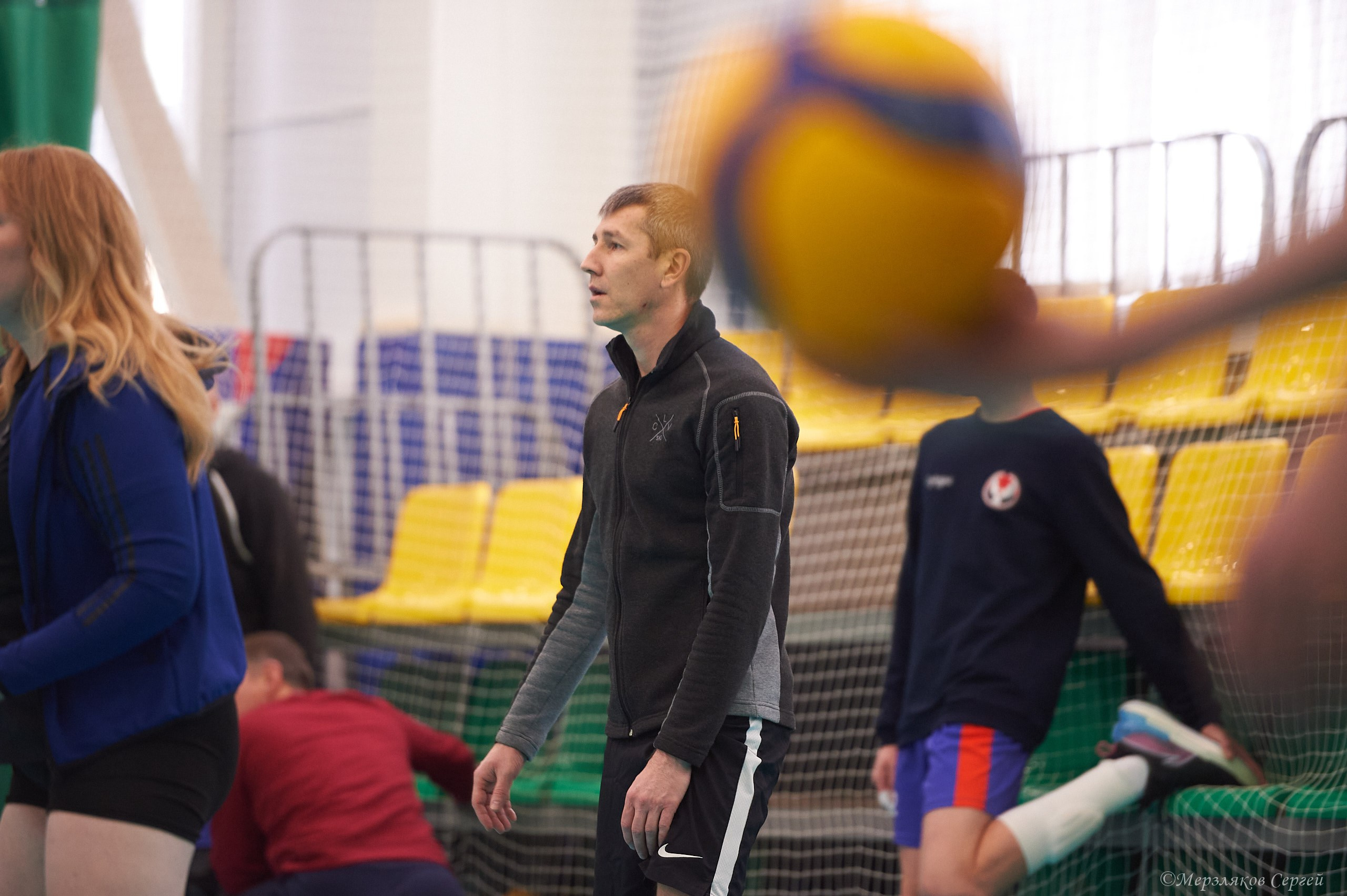 Новогодний волейбольный турнир. Ижевск. 16.12.23. Спортивный репортажный фотограф в Ижевске Сергей Мерзляков
