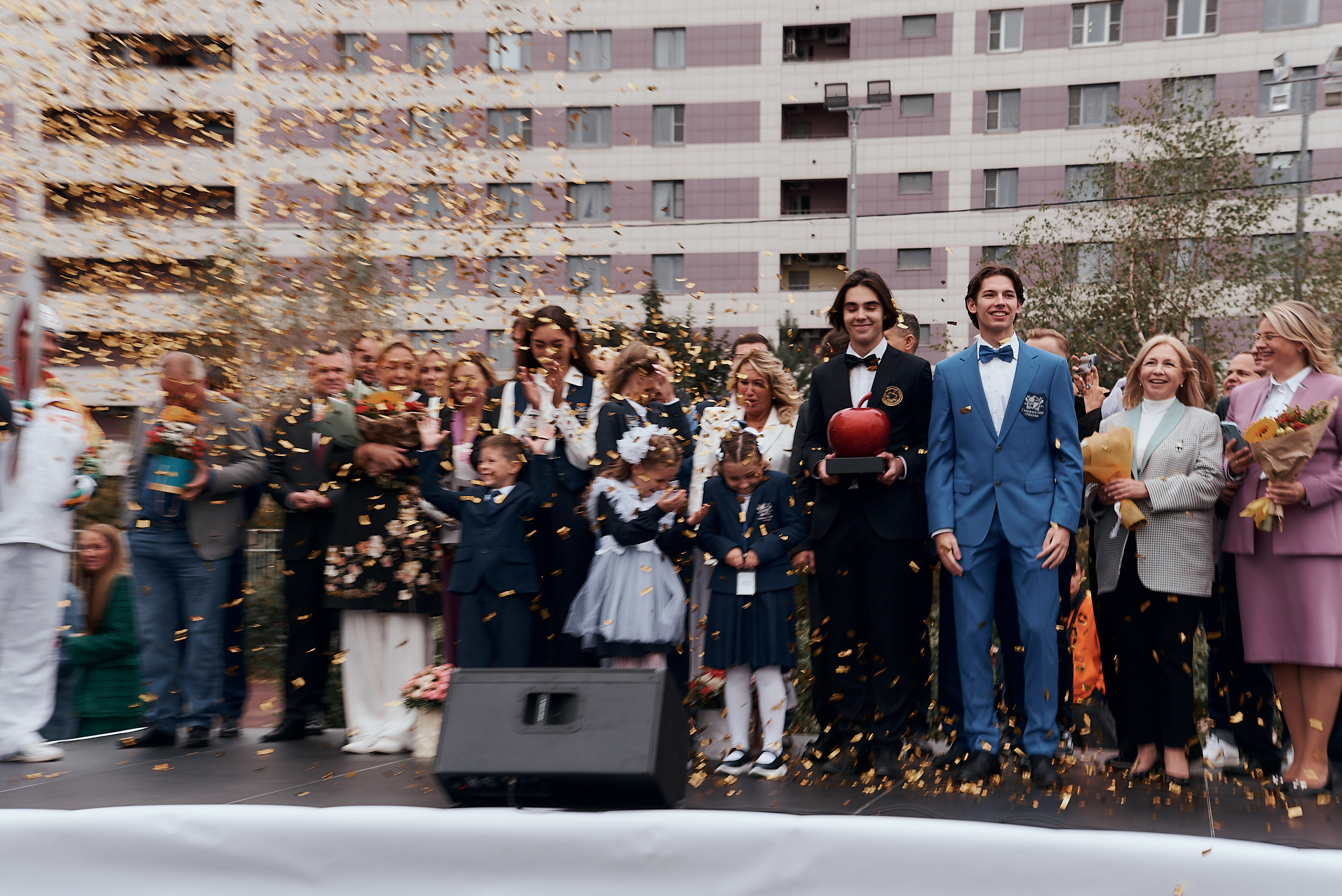 ШКОЛЬНАЯ ЛИНЕЙКА. Фотограф Москва Софа Ревчук