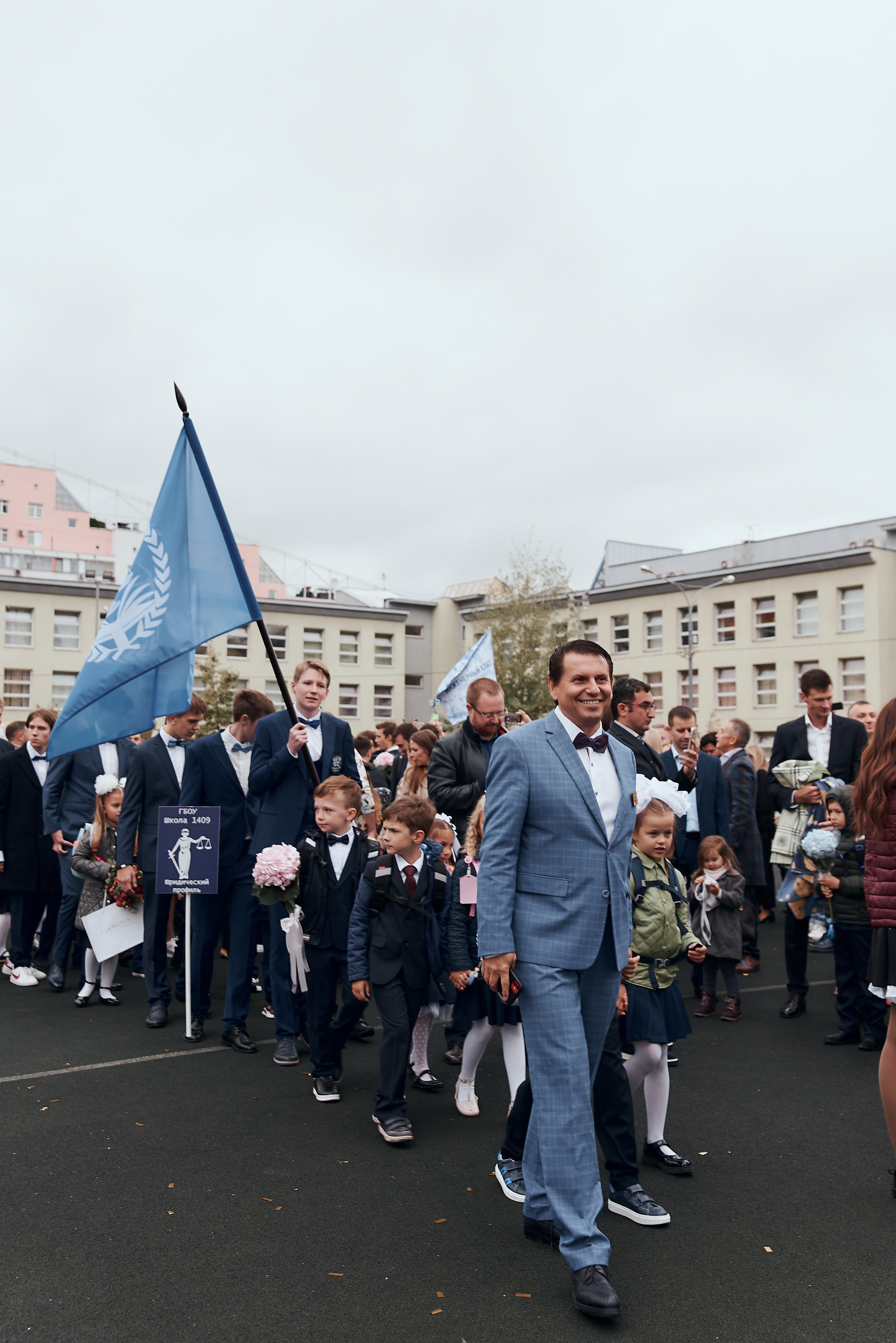 ШКОЛЬНАЯ ЛИНЕЙКА. Фотограф Москва Софа Ревчук