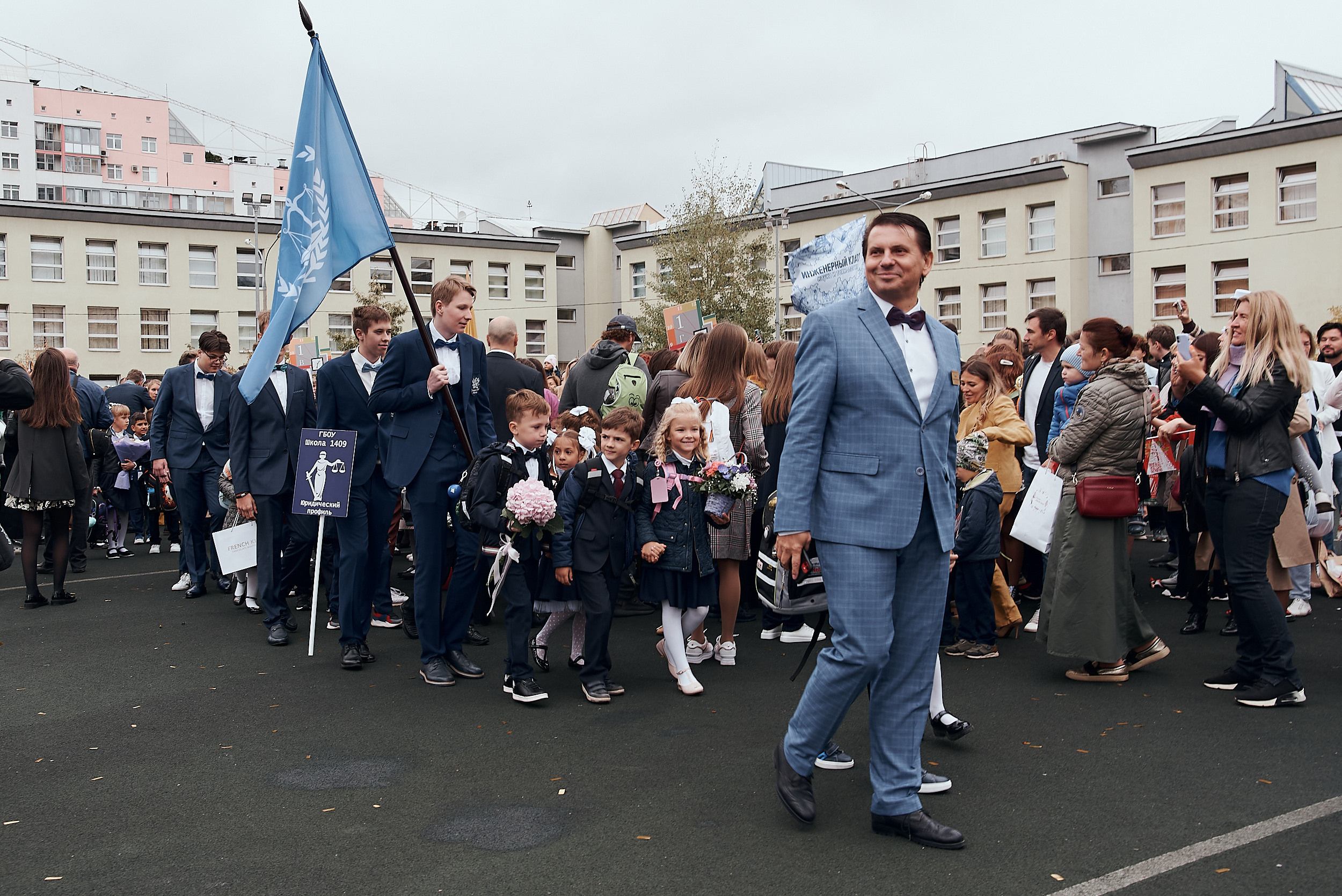 ШКОЛЬНАЯ ЛИНЕЙКА. Фотограф Москва Софа Ревчук