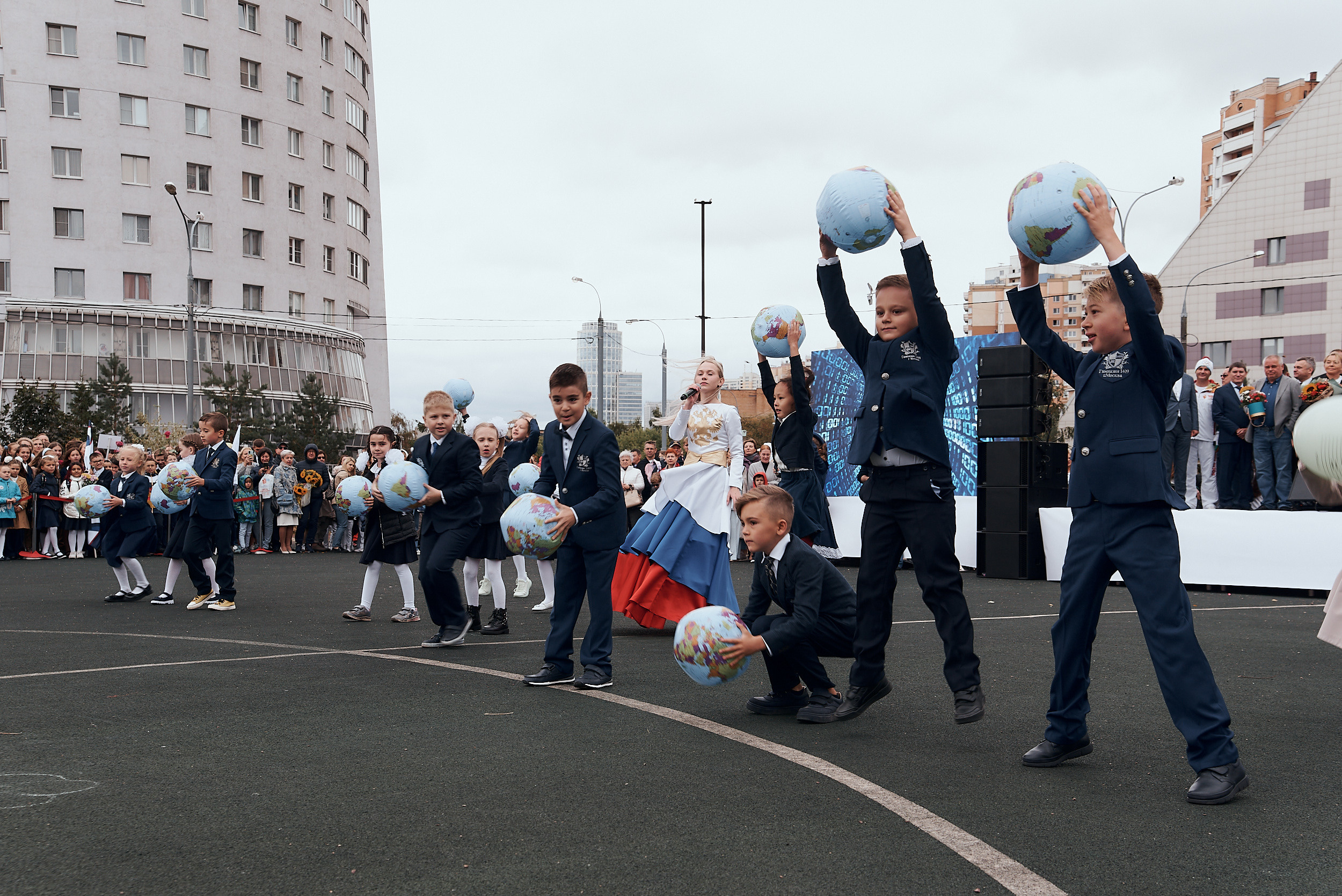 ШКОЛЬНАЯ ЛИНЕЙКА. Фотограф Москва Софа Ревчук