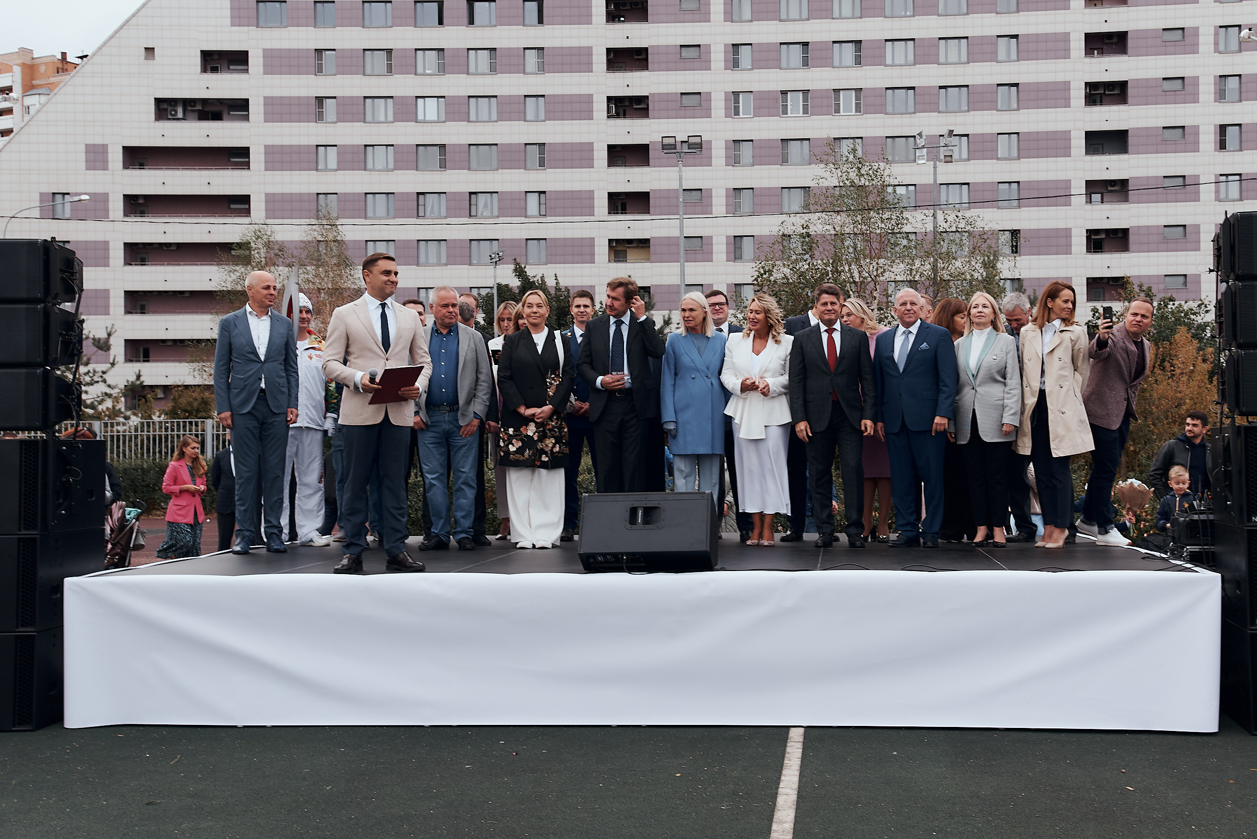 ШКОЛЬНАЯ ЛИНЕЙКА. Фотограф Москва Софа Ревчук
