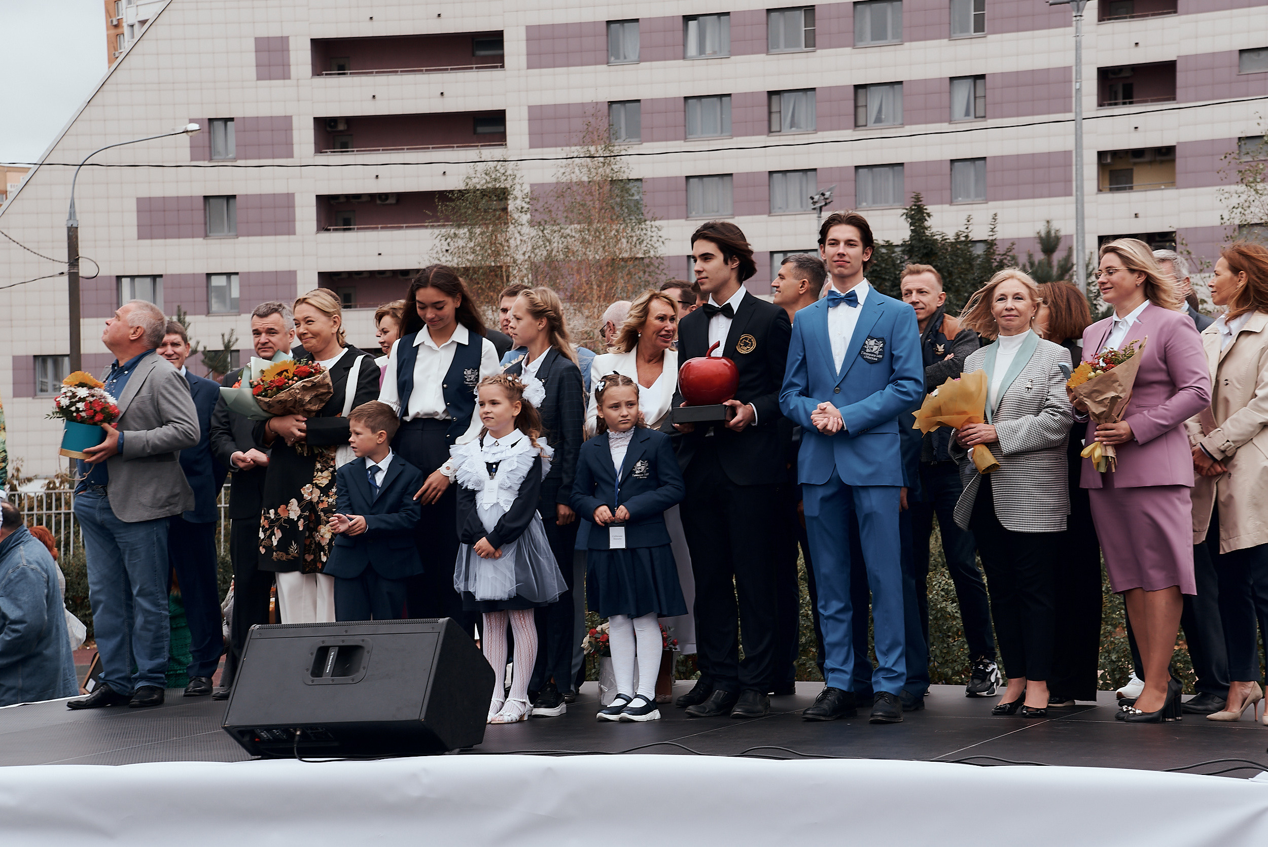 ШКОЛЬНАЯ ЛИНЕЙКА. Фотограф Москва Софа Ревчук