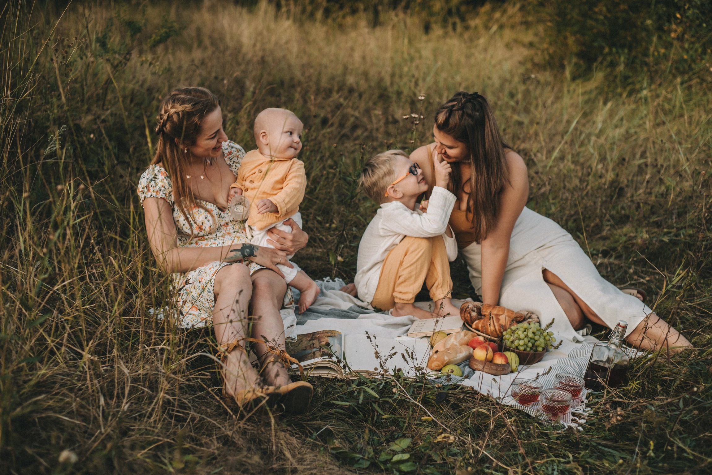 Сёстры. Фотограф новорожденных в стиле lifestyle в Воронеже Юлия Ключникова