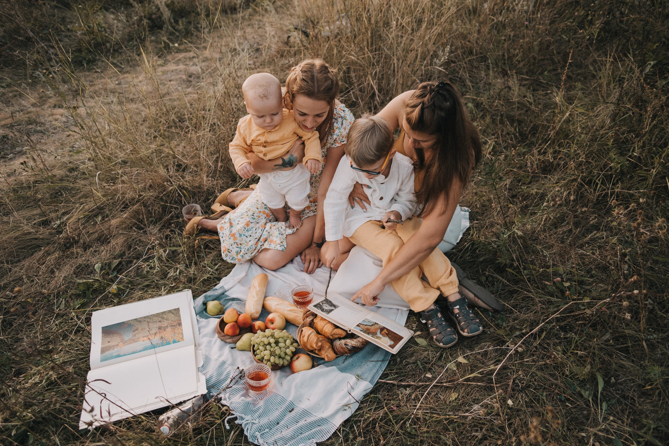 Сёстры. Фотограф новорожденных в стиле lifestyle в Воронеже Юлия Ключникова
