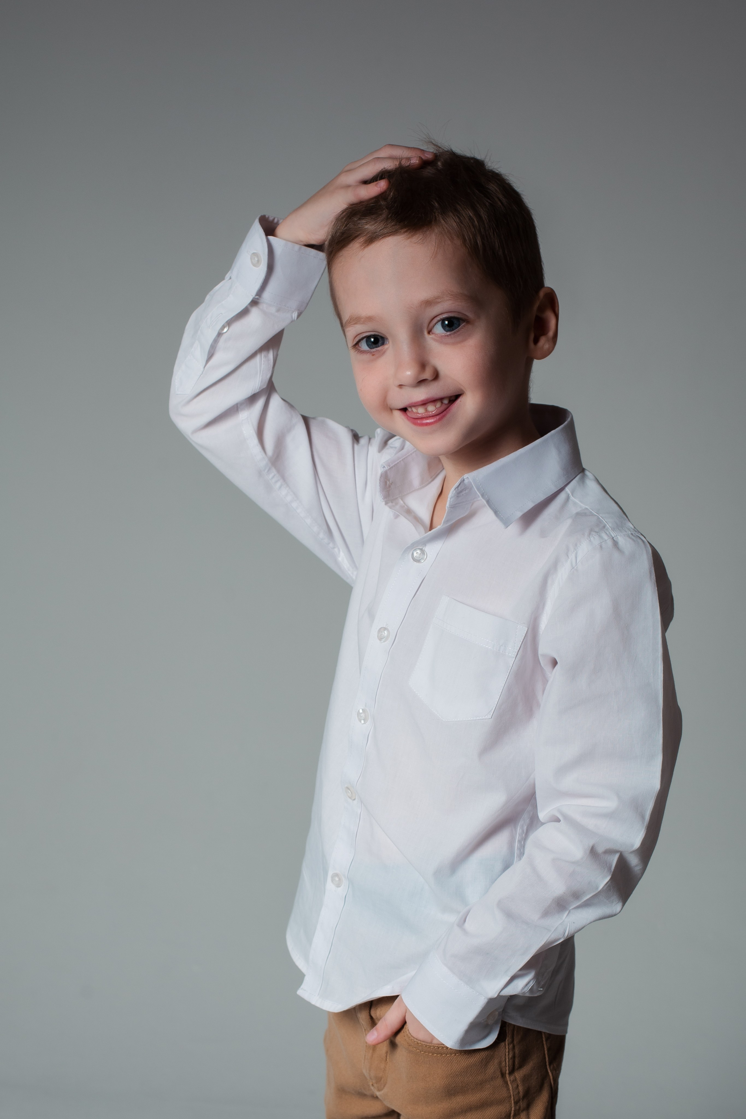 Евгений и Ольга с детьми. Фотограф Julia Milton | Портреты, съемки для маркетплейсов, лавстори, съёмка беременности в Санкт-Петербурге. Обучение фотографии в Спб очно