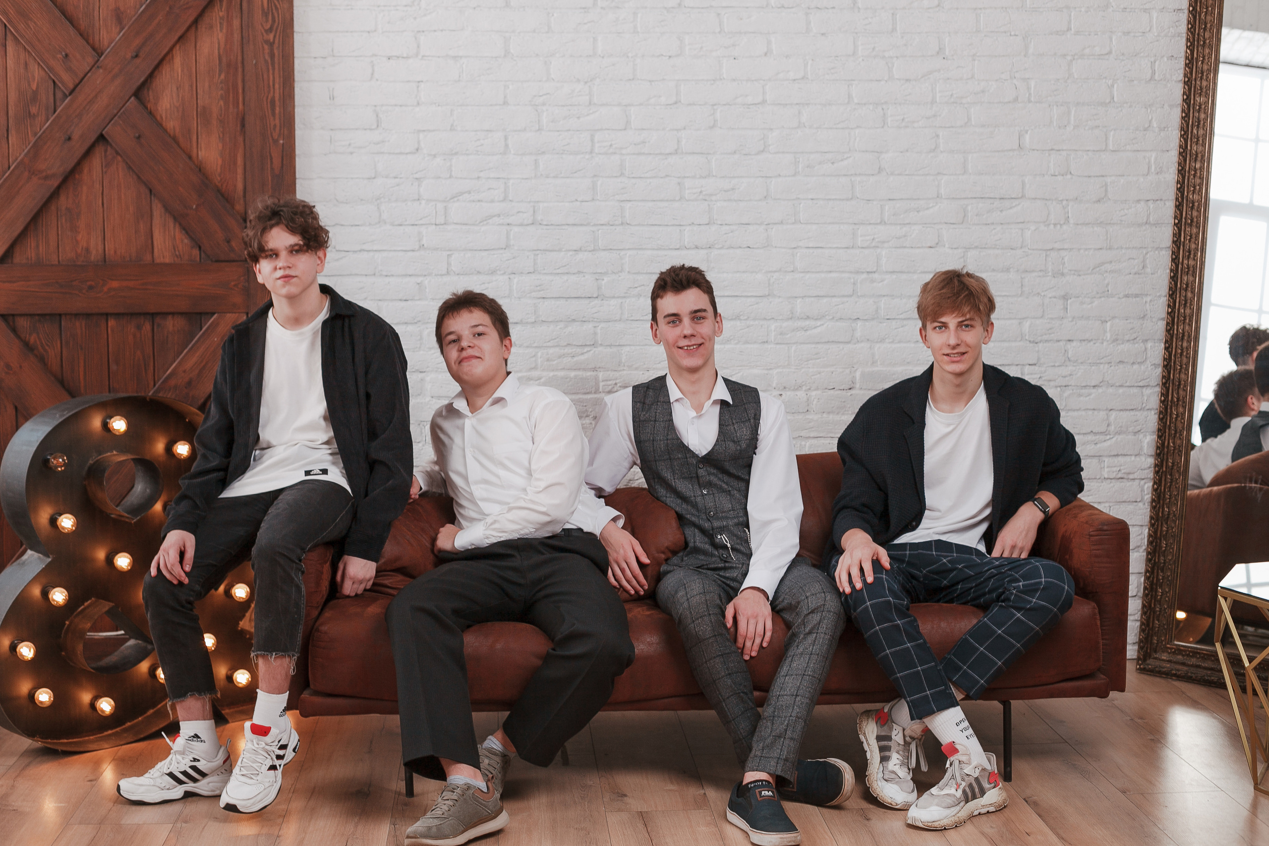 Фотосессия выпускников в студии. Ирина Коновалова школьный фотограф. Выпускные альбомы Ярославль