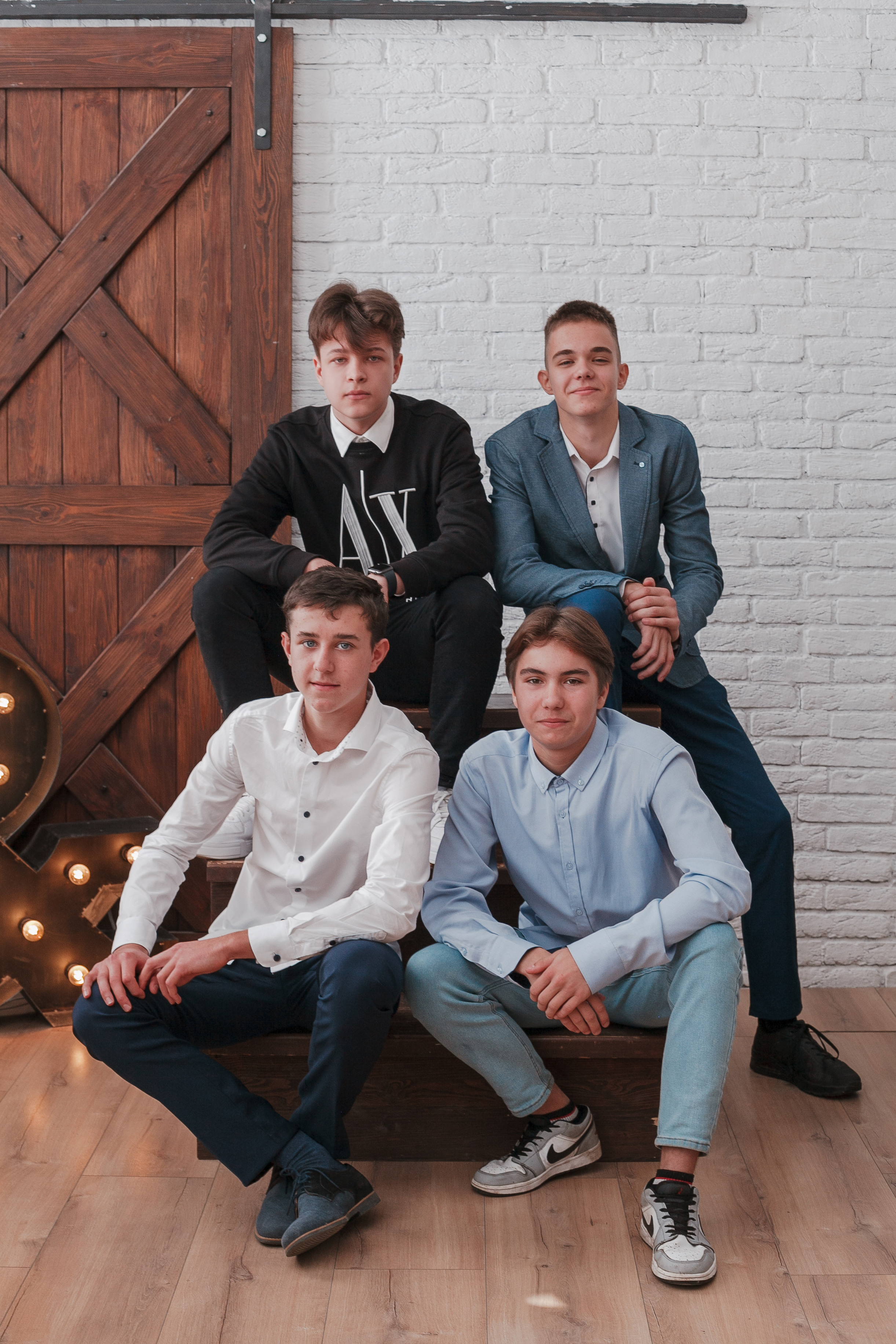 Фотосессия выпускников в студии. Ирина Коновалова школьный фотограф. Выпускные альбомы Ярославль