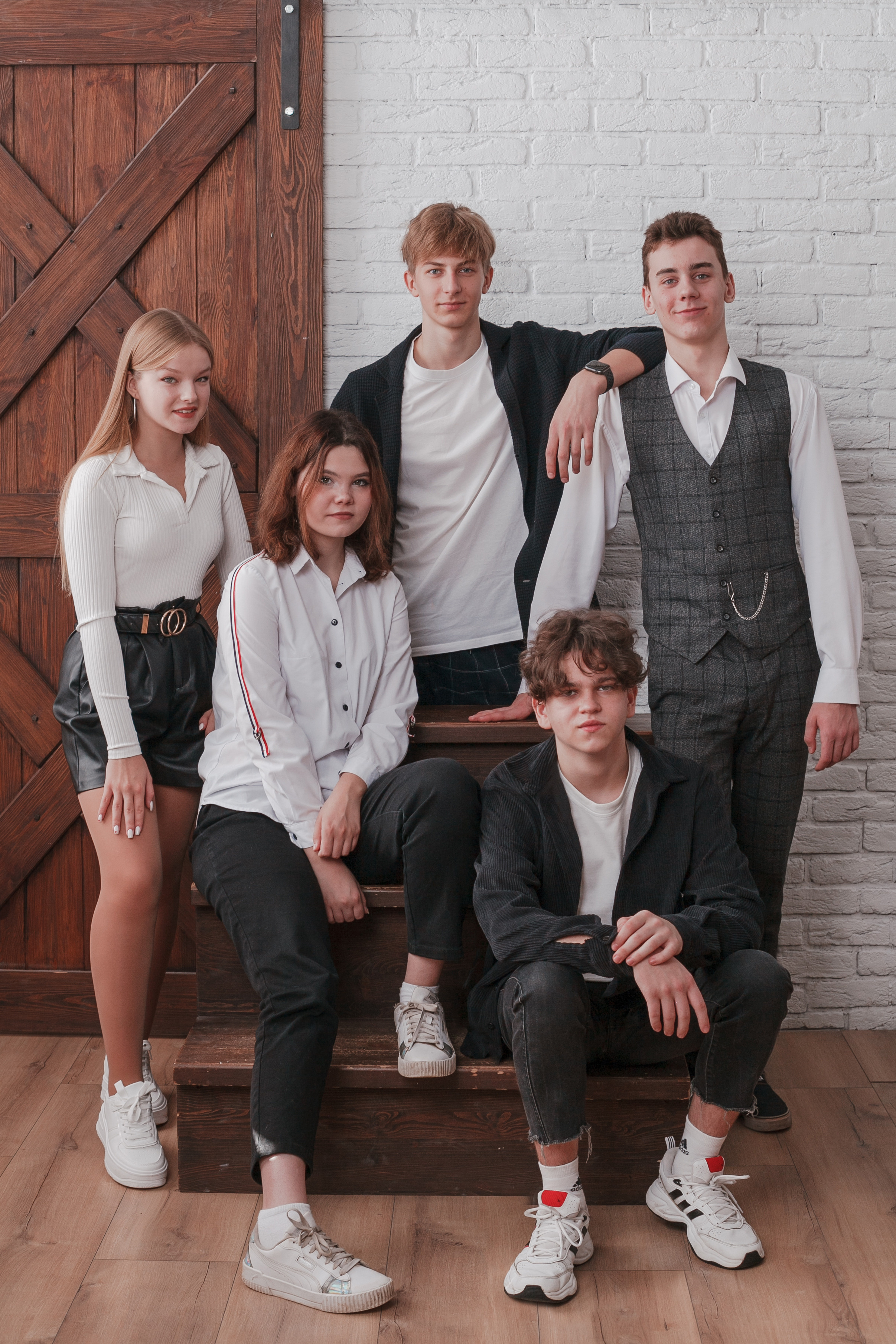 Фотосессия выпускников в студии. Ирина Коновалова школьный фотограф. Выпускные альбомы Ярославль