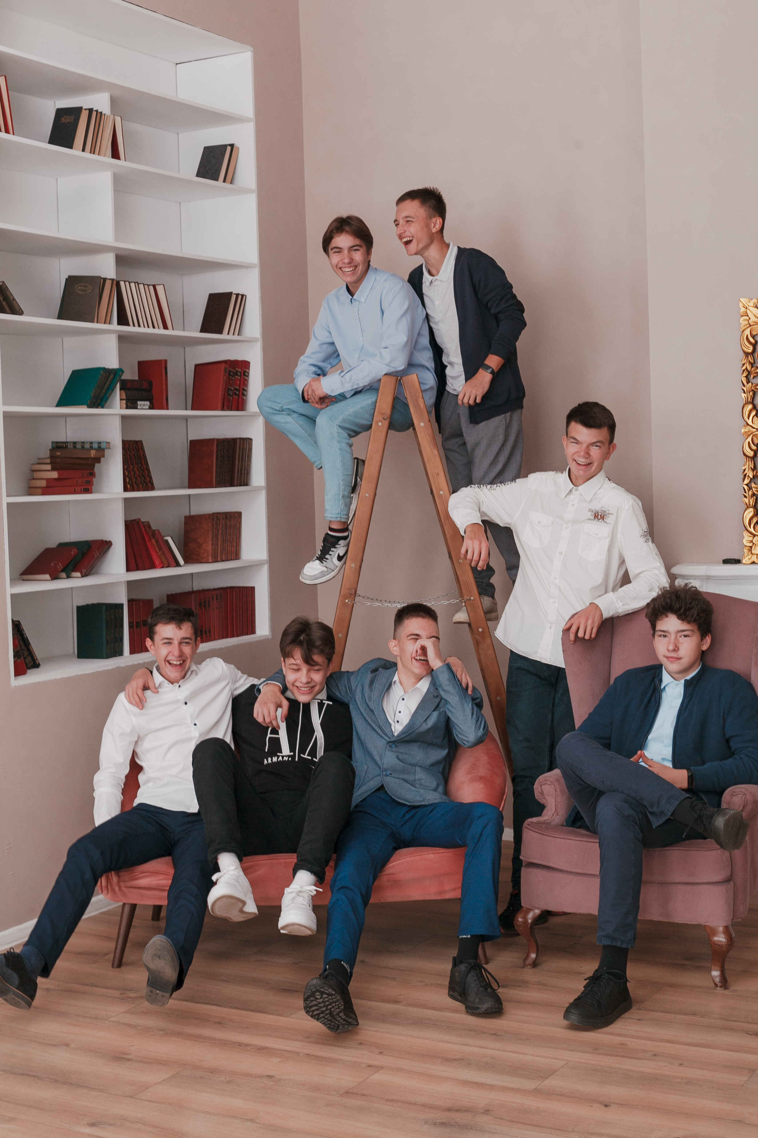 Фотосессия выпускников в студии. Ирина Коновалова школьный фотограф. Выпускные альбомы Ярославль