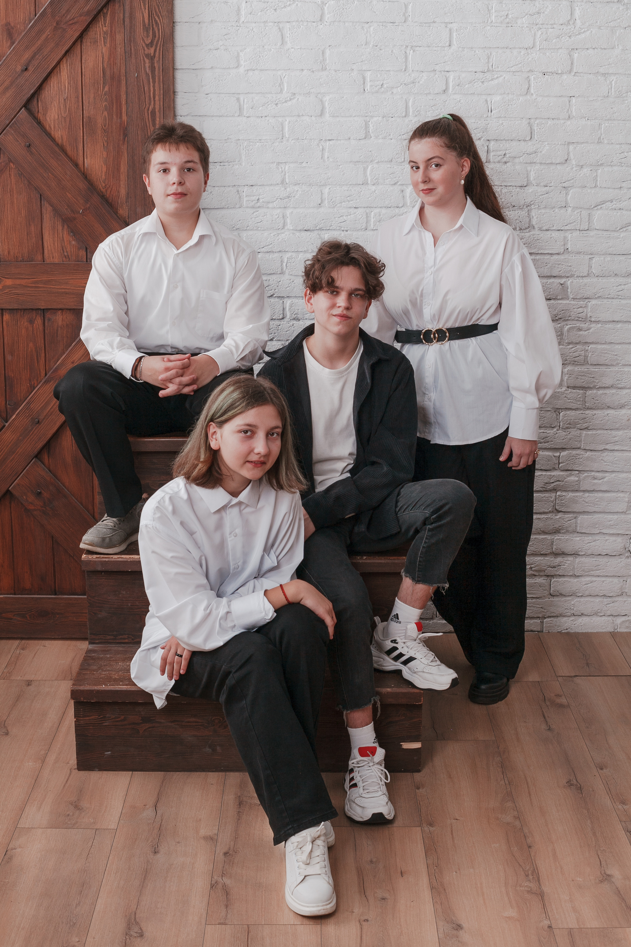 Фотосессия выпускников в студии. Ирина Коновалова школьный фотограф. Выпускные альбомы Ярославль