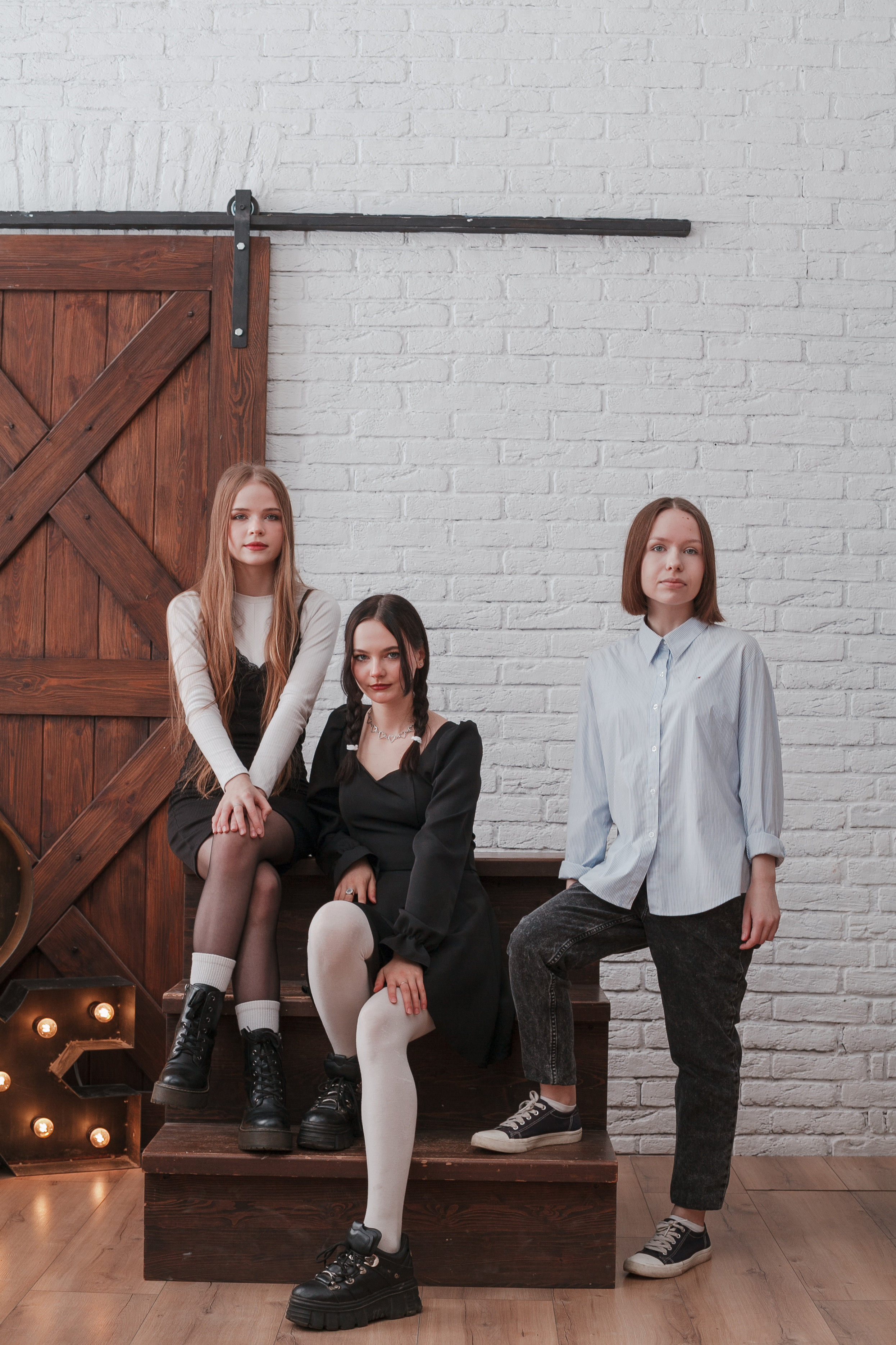 Фотосессия выпускников в студии. Ирина Коновалова школьный фотограф. Выпускные альбомы Ярославль