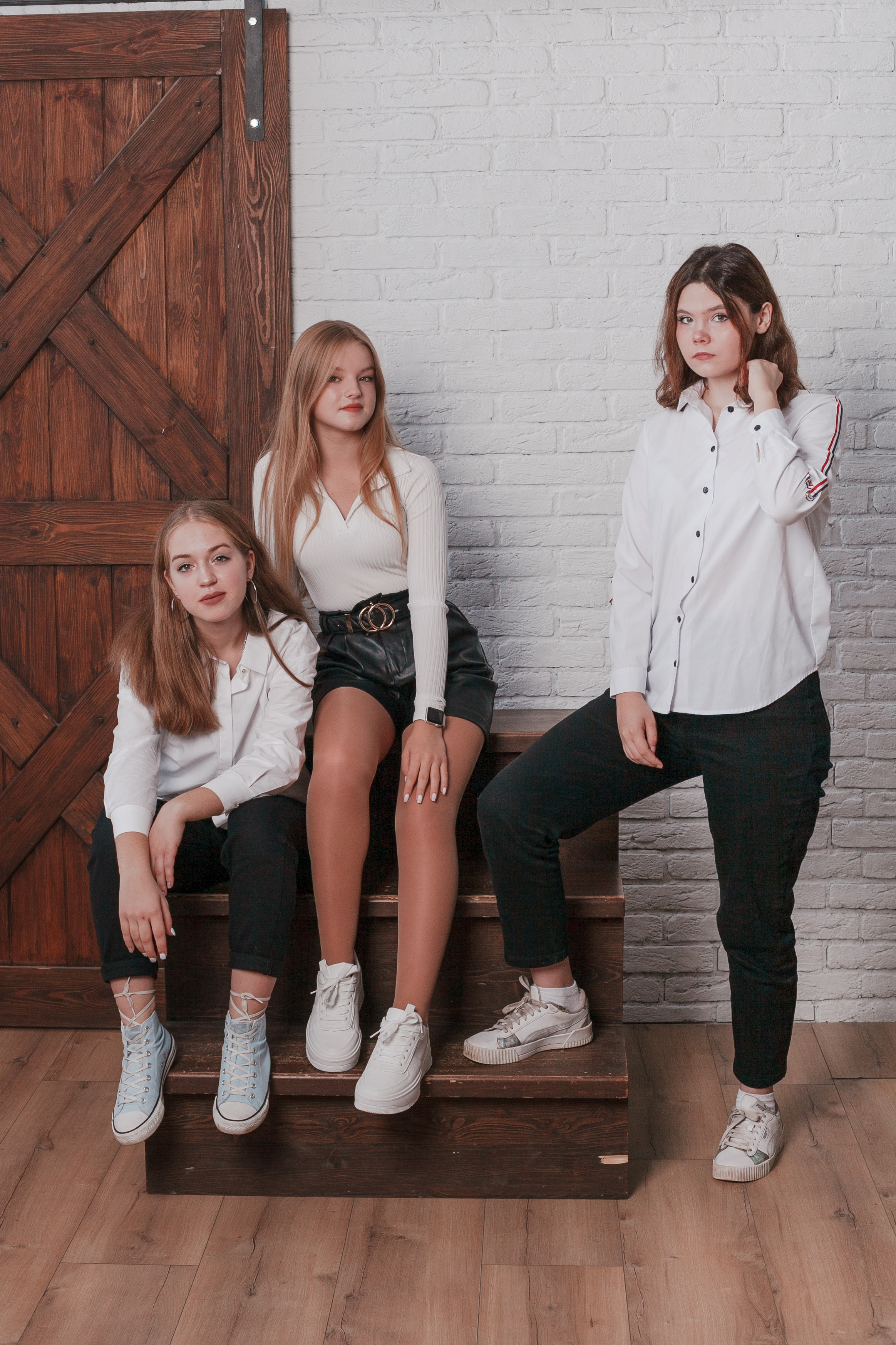 Фотосессия выпускников в студии. Ирина Коновалова школьный фотограф. Выпускные альбомы Ярославль