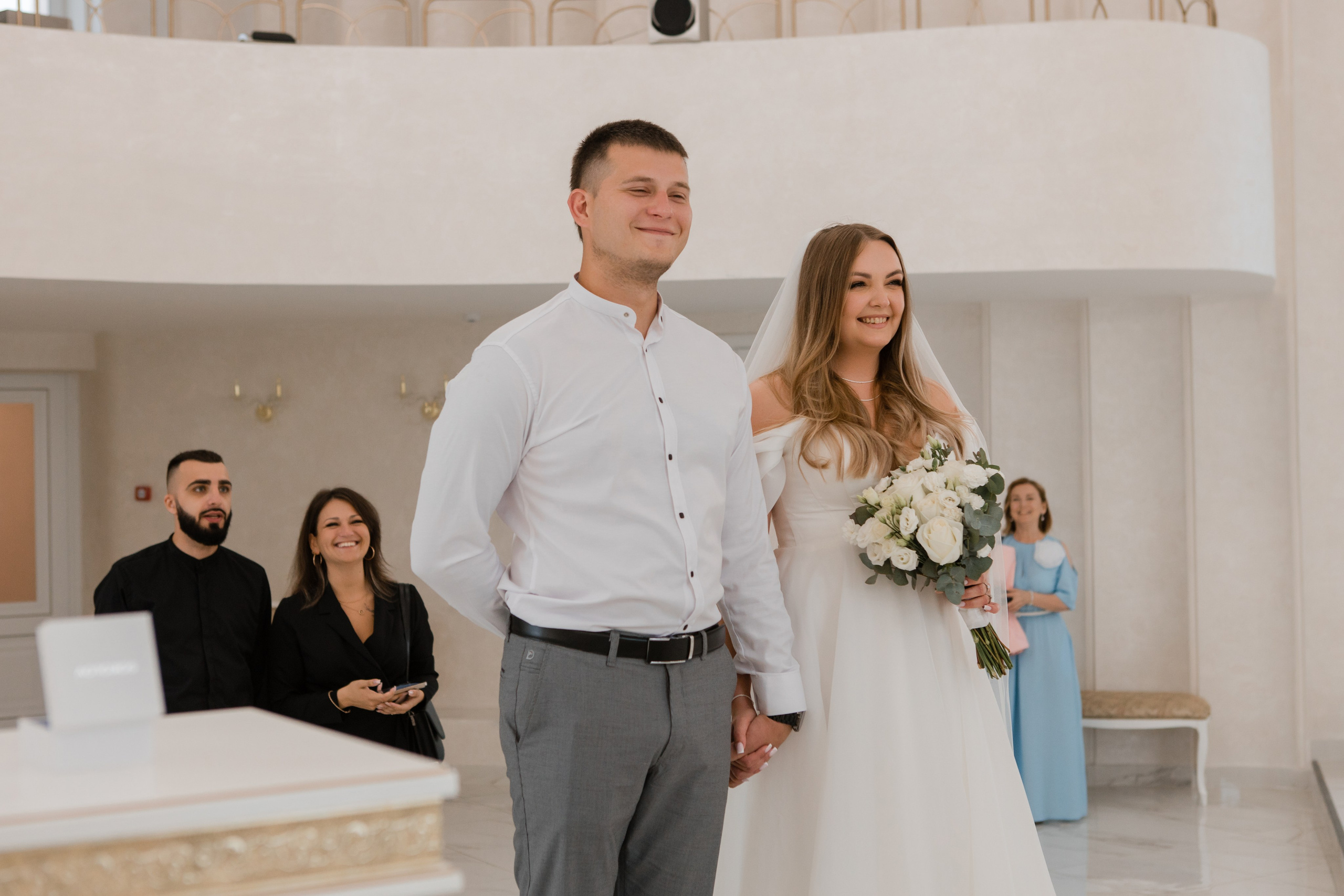 Отдел ЗАГС Администрации Фрунзенского района. Видеосъемка и фотосъемка свадеб. Фотограф и оператор на свадьбу. Видеосъемка подкастов, собственная видео-фотостудии. Предметная фотосъемка