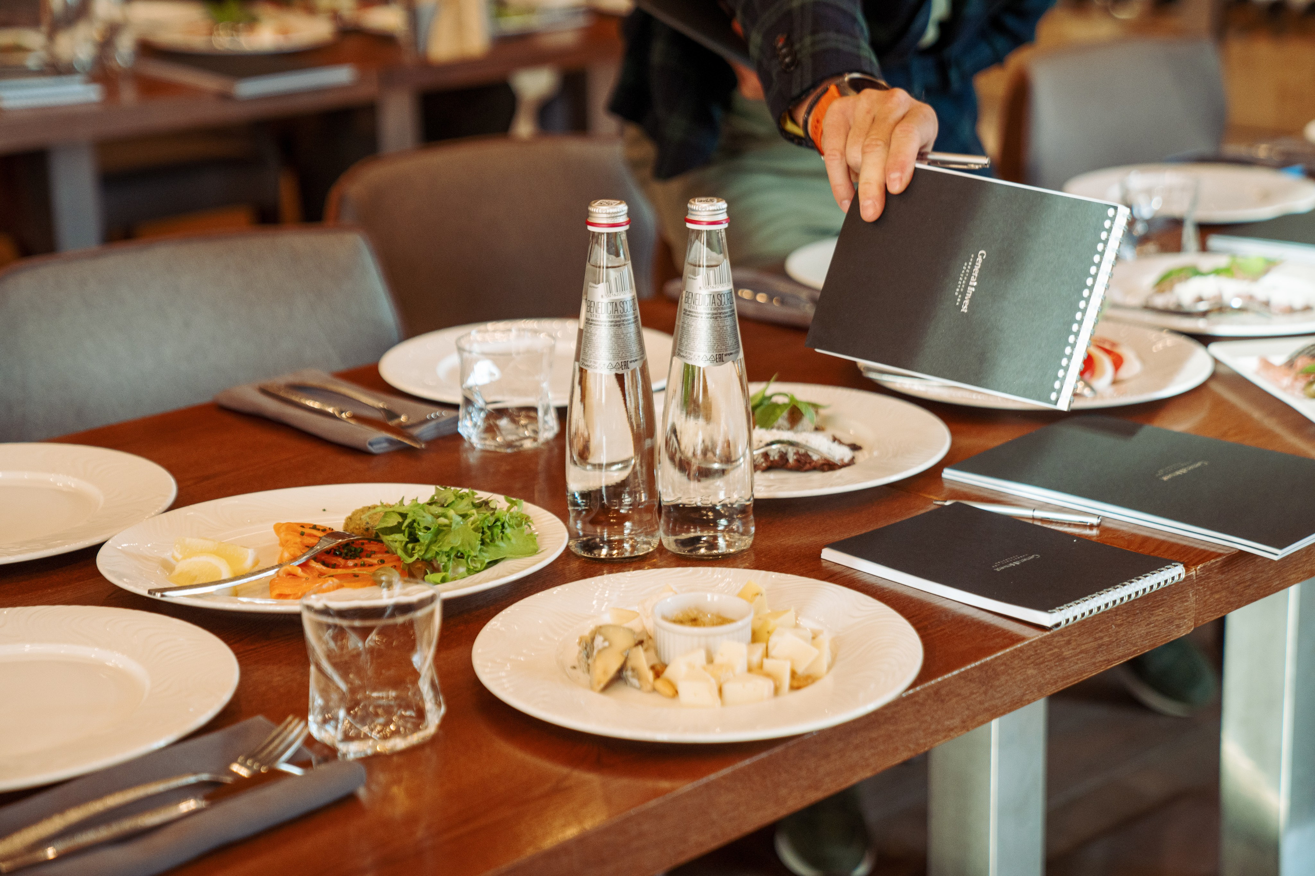 Фотосъемка делового обеда и презентации для инвесторов. Саша Потапкин Фотограф. Сочи, Екатеринбург, Москва