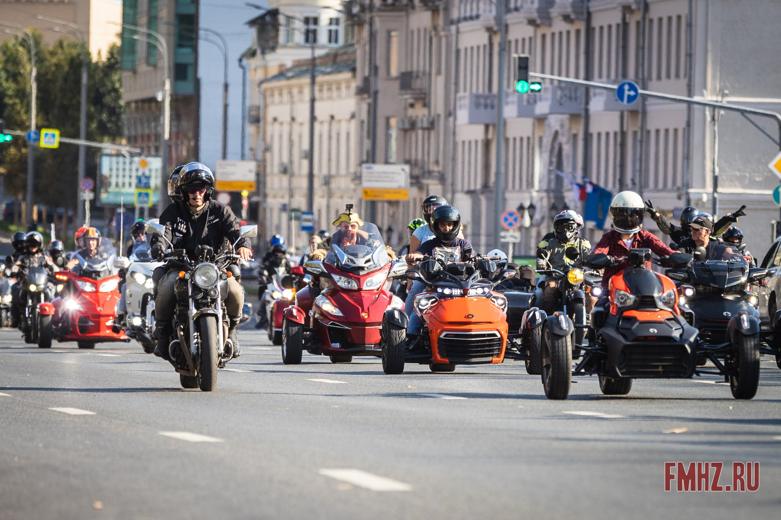 Закрытие Мотосезона 2023 на проспекте Академика Сахарова. Фотограф Владимир Охрименко