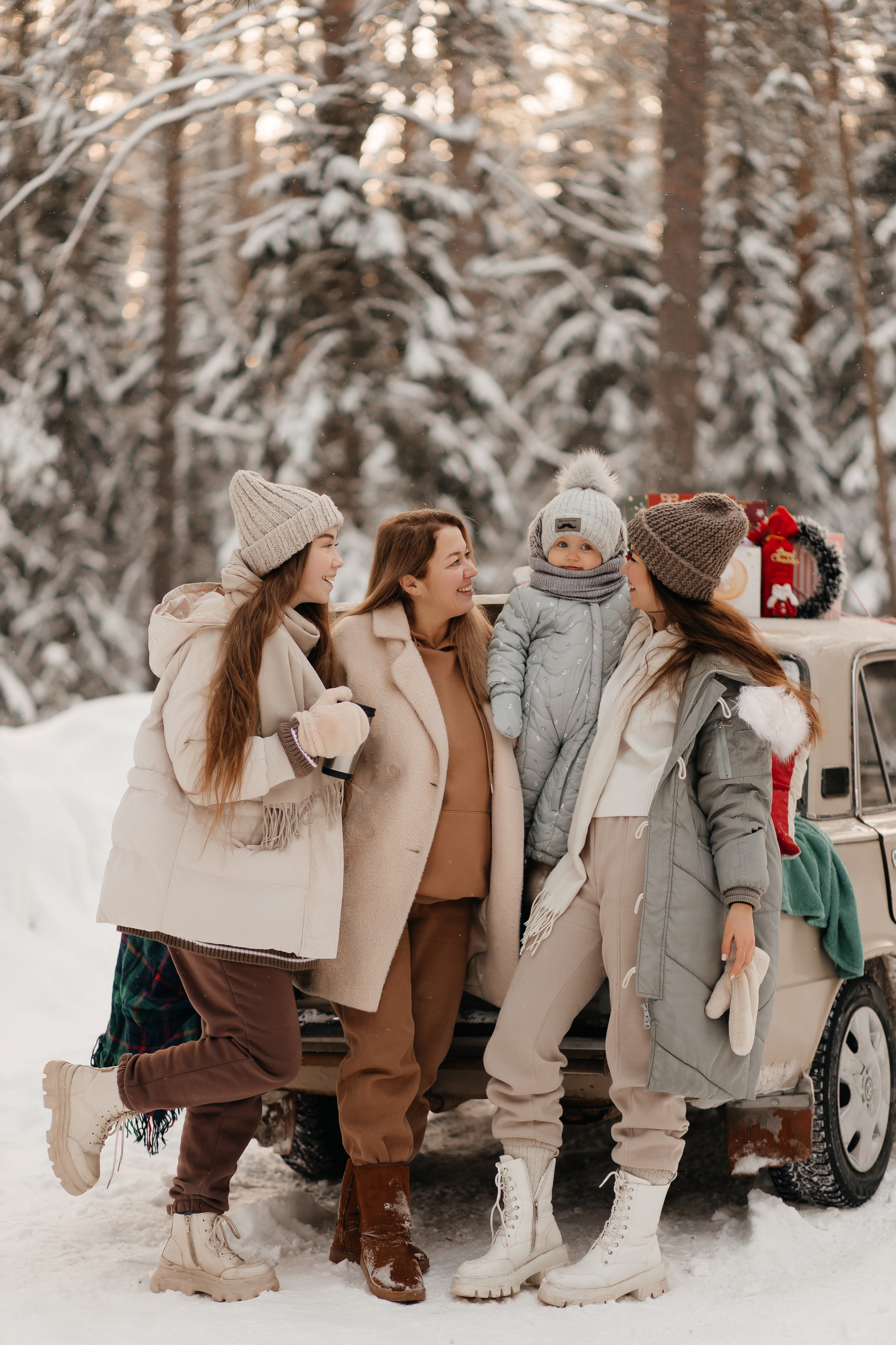 Надя, Оксана, Рудольф, Настя и Савелий. Свадебный фотограф Чайковский