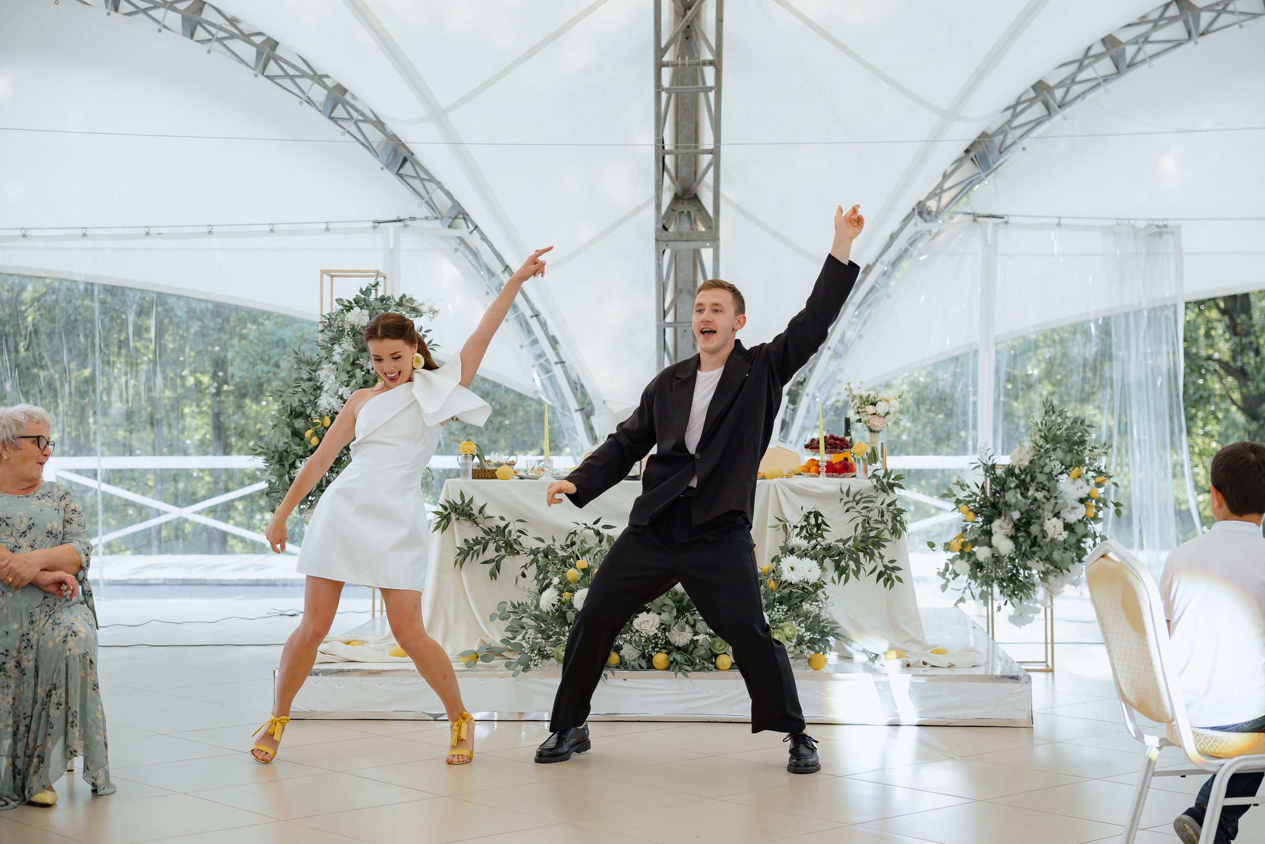 Июньская свадьба на берегу реки. Фотограф Сергей Ртищев в Москве и РФ