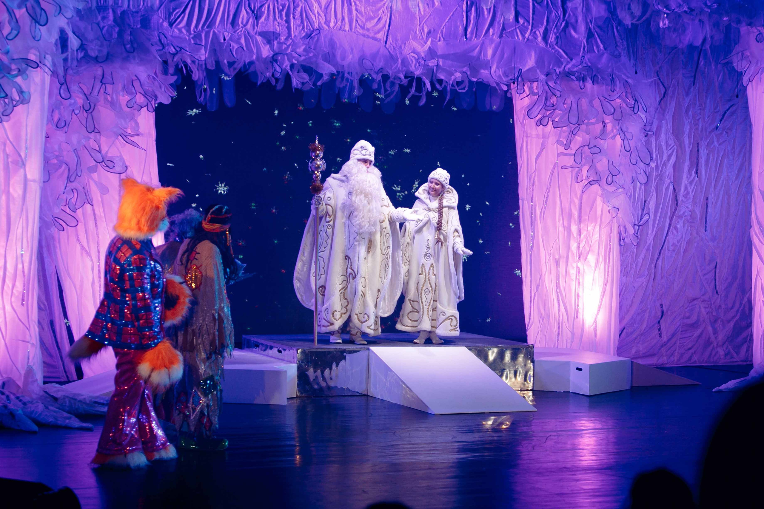 Елка в «Казармах» ТЮЗ. Ваш репортажный фотограф Артемий Антонов