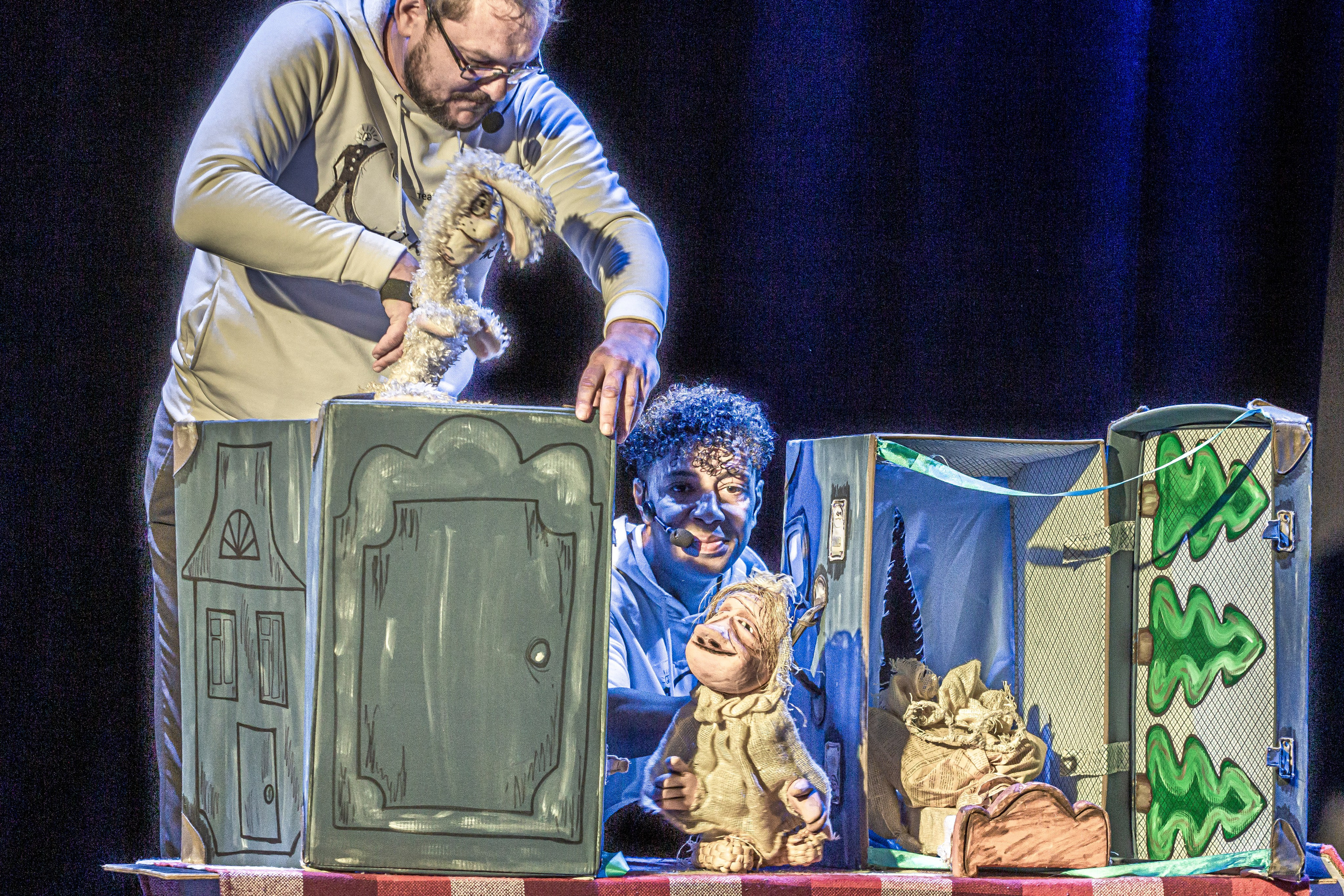 Спектакль театра Саквояж О Красной шапочке. Фотограф в Сочи Юрий Шептаев