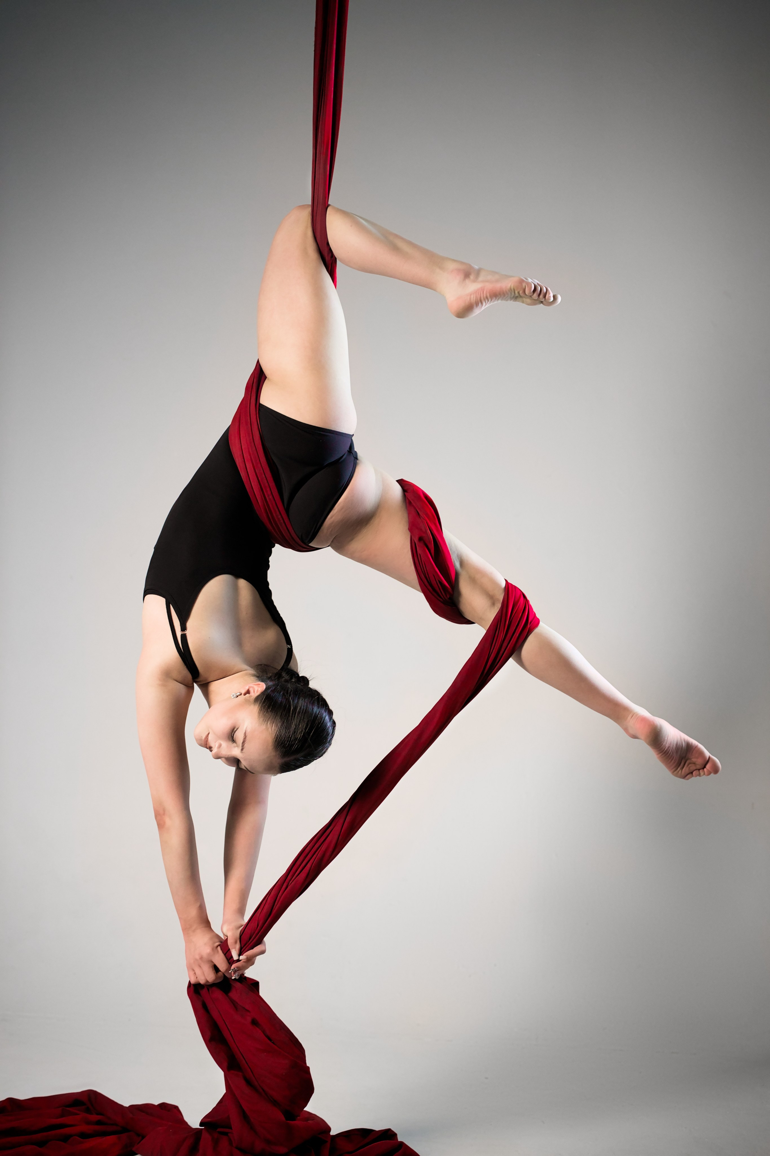 Профессиональная фотосессия для гимнастки, эстетика и грация на воздушных полотнах