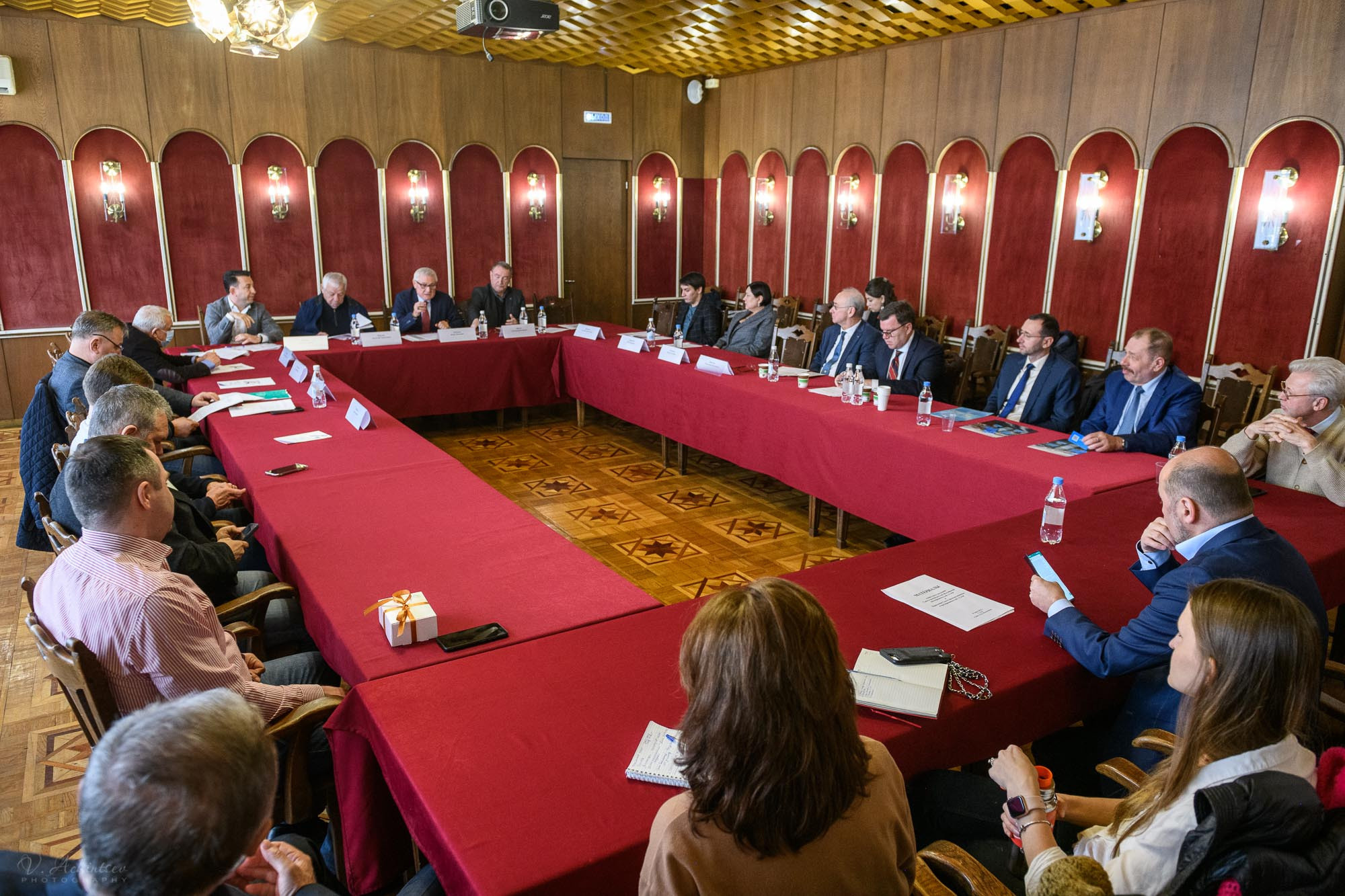 Круглый стол. Фотограф в Сочи Владимир Ачинцев