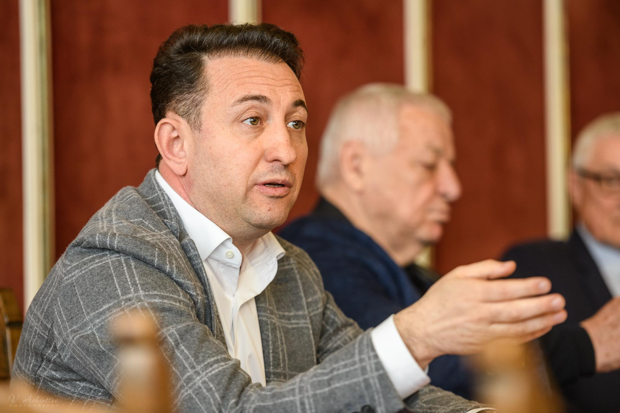 Круглый стол. Фотограф в Сочи Владимир Ачинцев